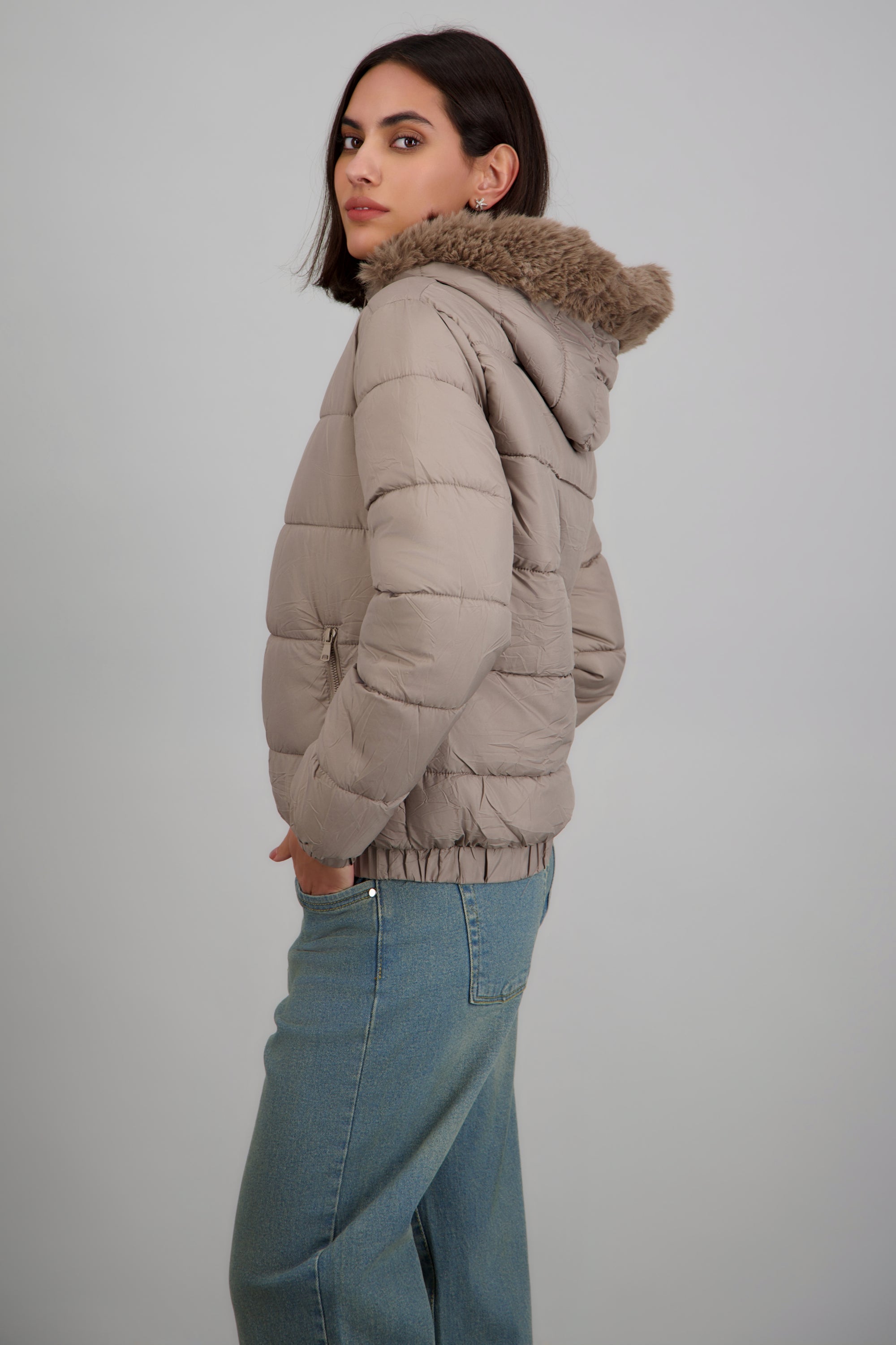 Puffer con gorro detalle peluche TAUPE
