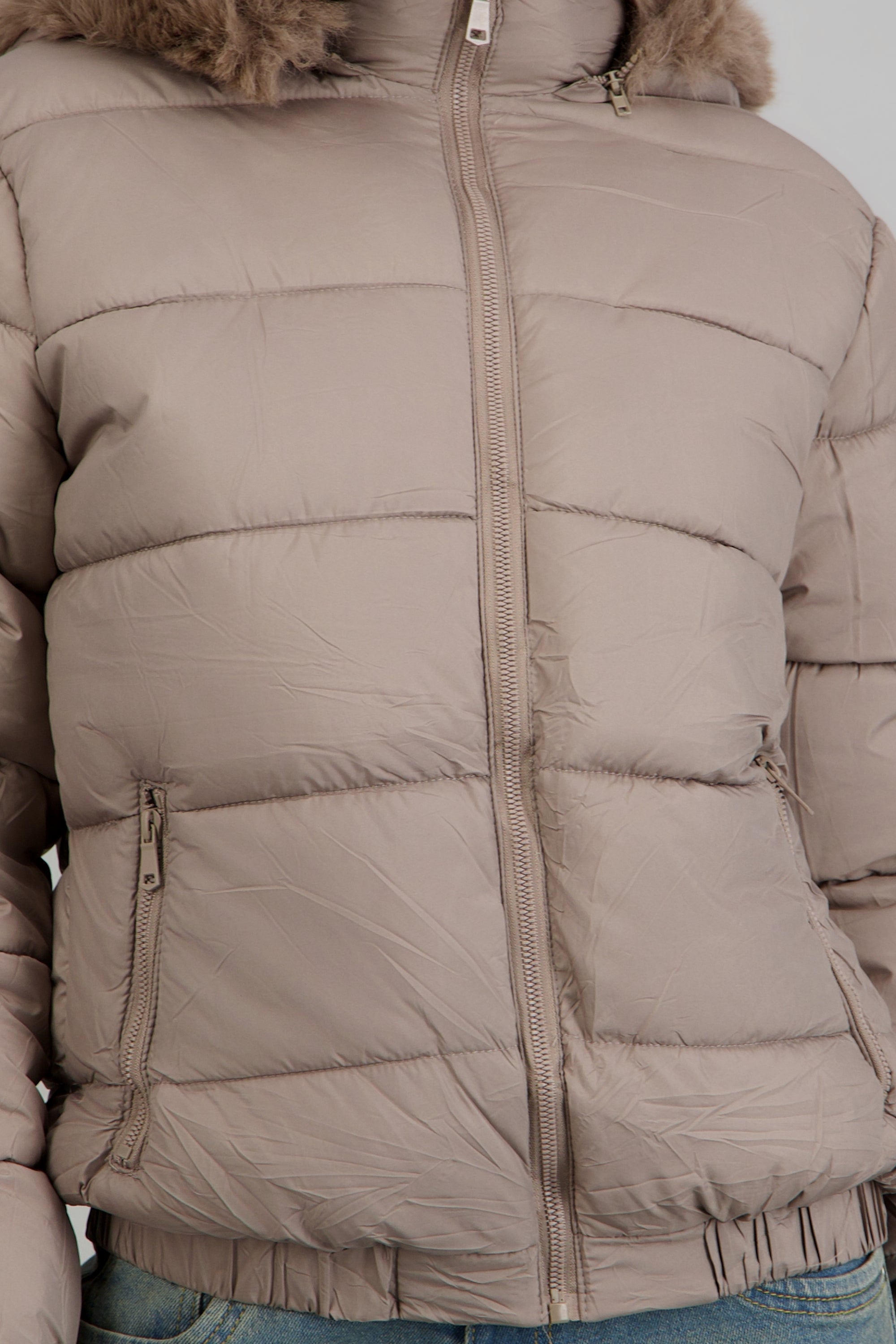 Puffer con gorro detalle peluche TAUPE