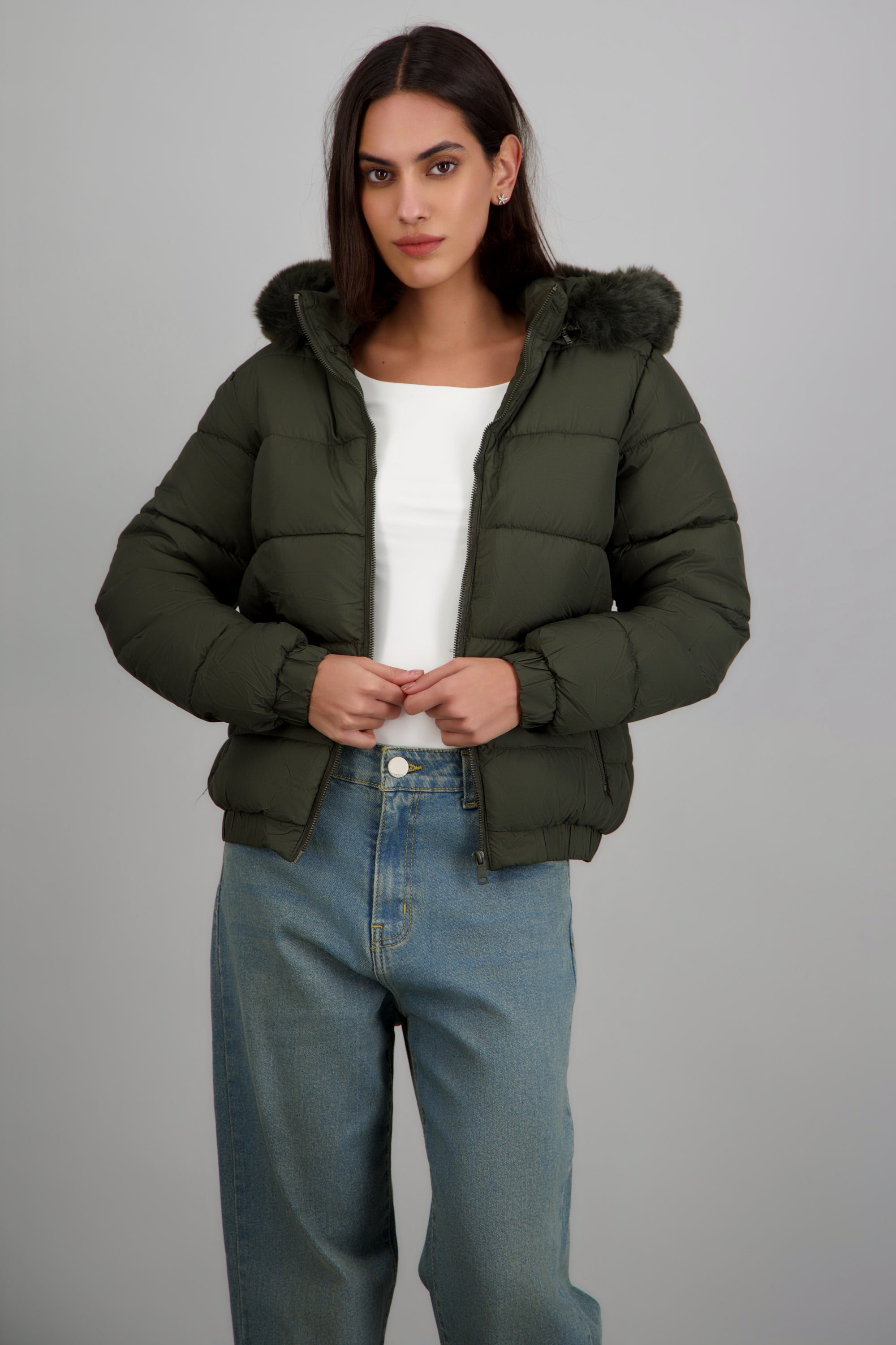 Puffer con gorro detalle peluche OLIVO