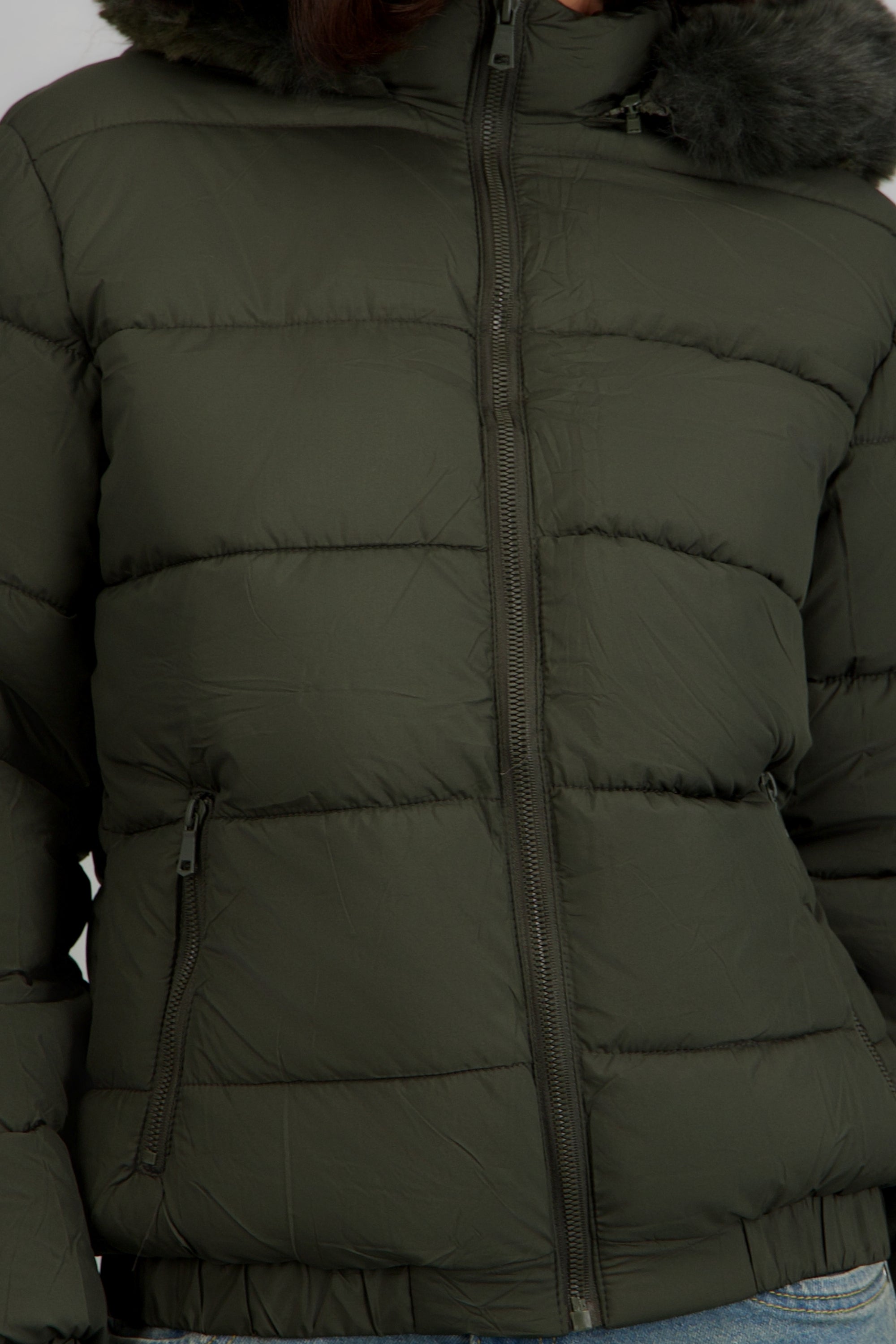 Puffer con gorro detalle peluche OLIVO