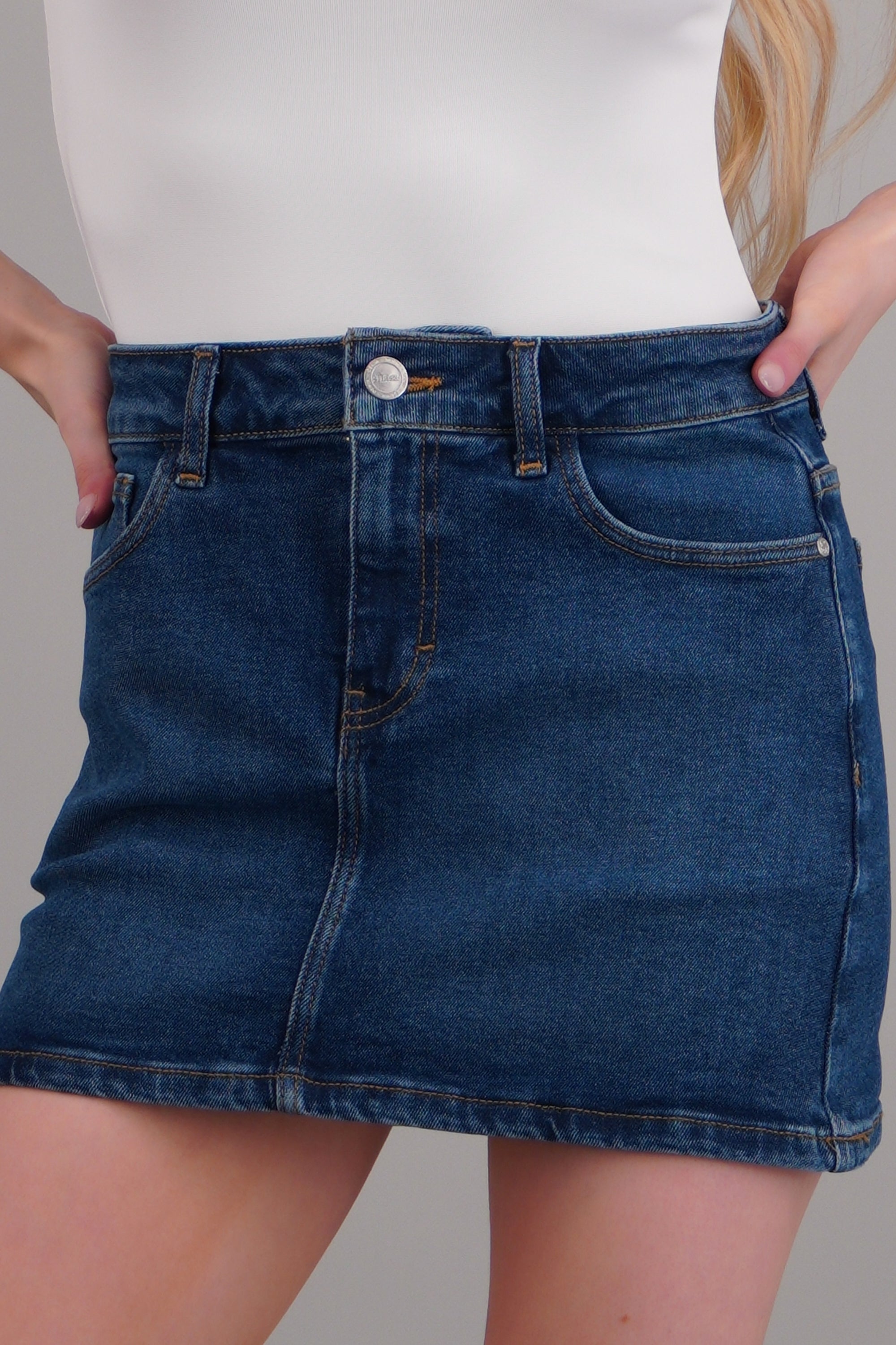 MEDIUM WASH
