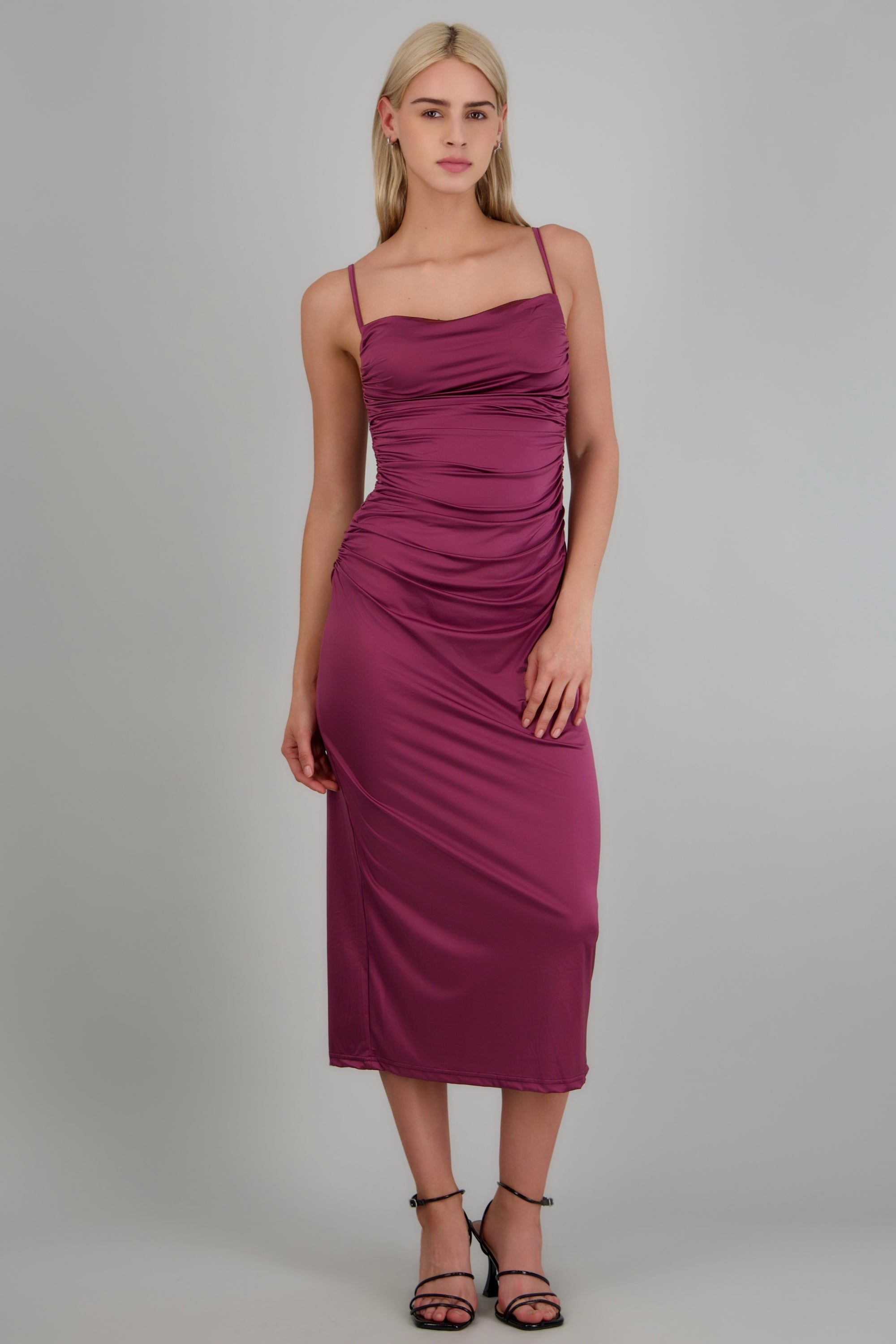 Vestido maxi drapeado con copas CIRUELA