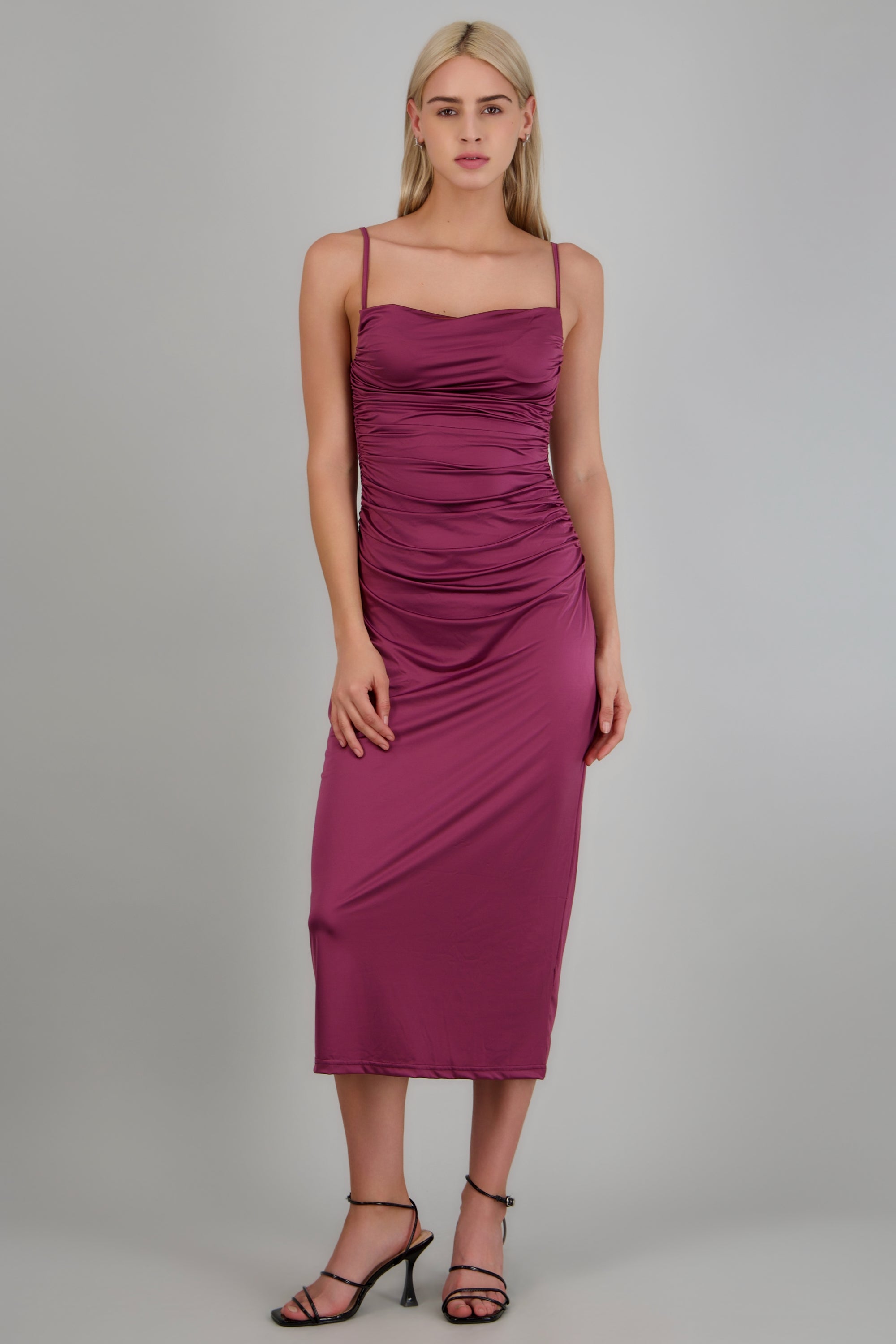 Vestido maxi drapeado con copas CIRUELA