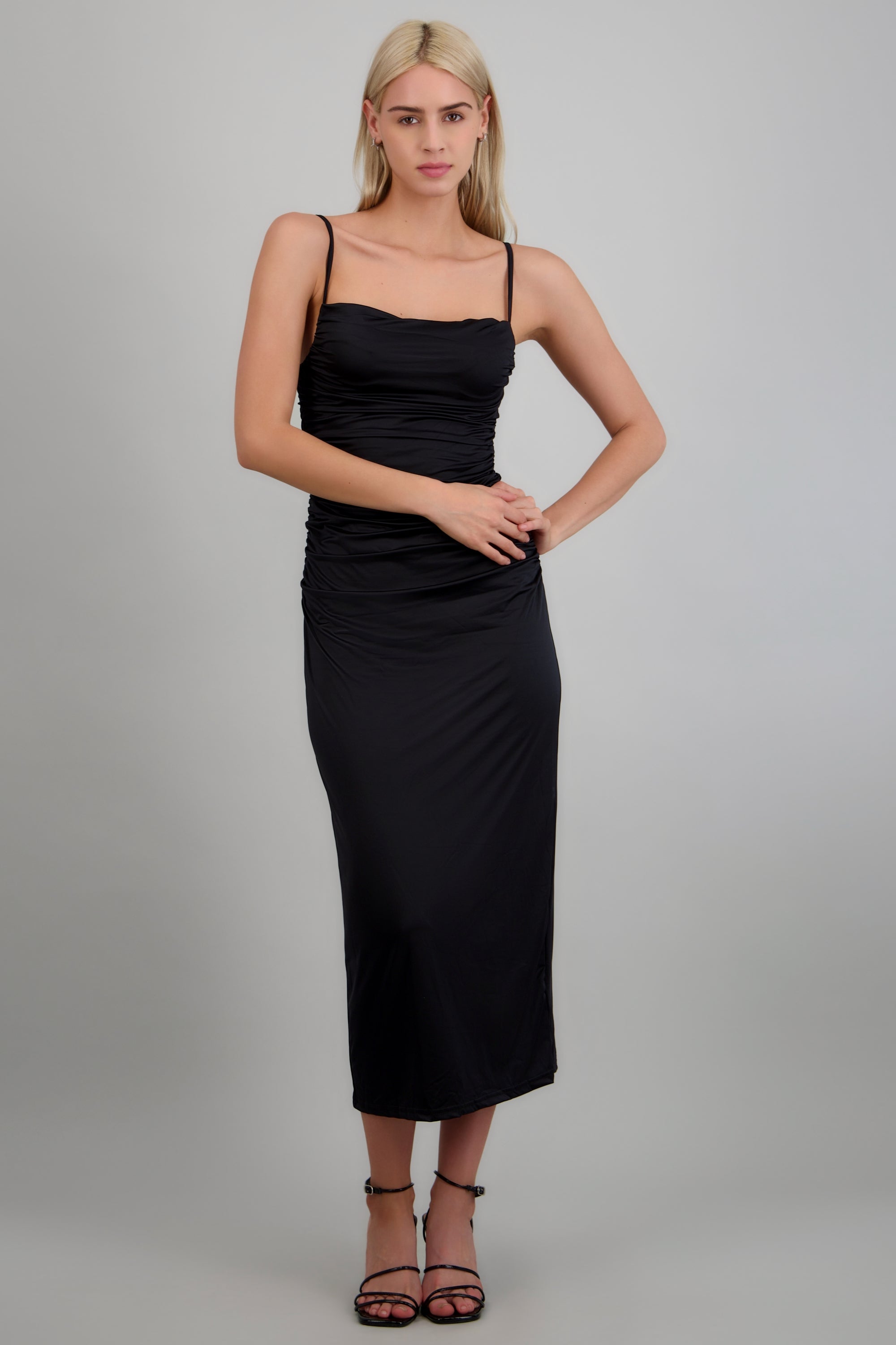 Vestido maxi drapeado con copas NEGRO