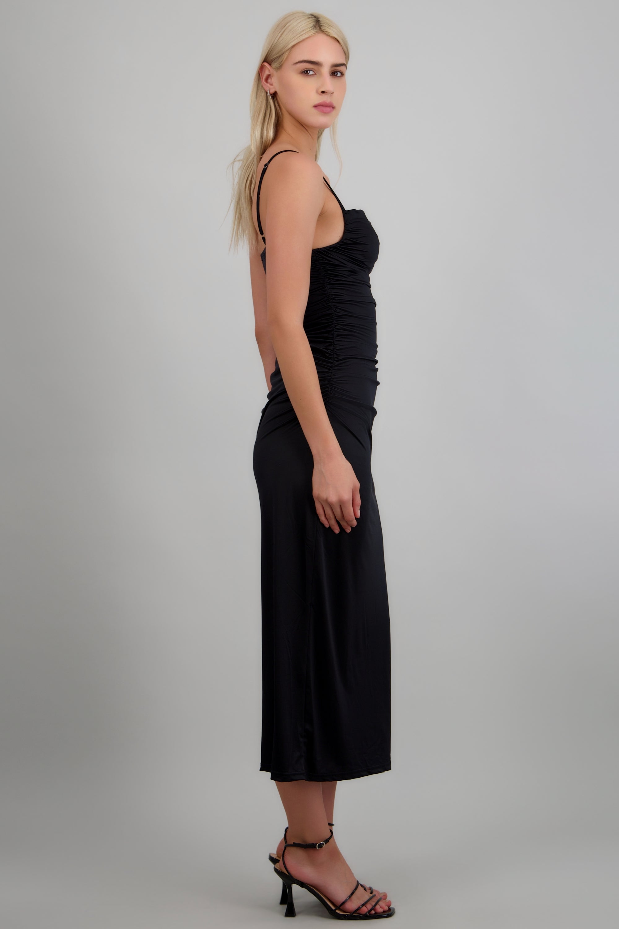 Vestido maxi drapeado con copas NEGRO