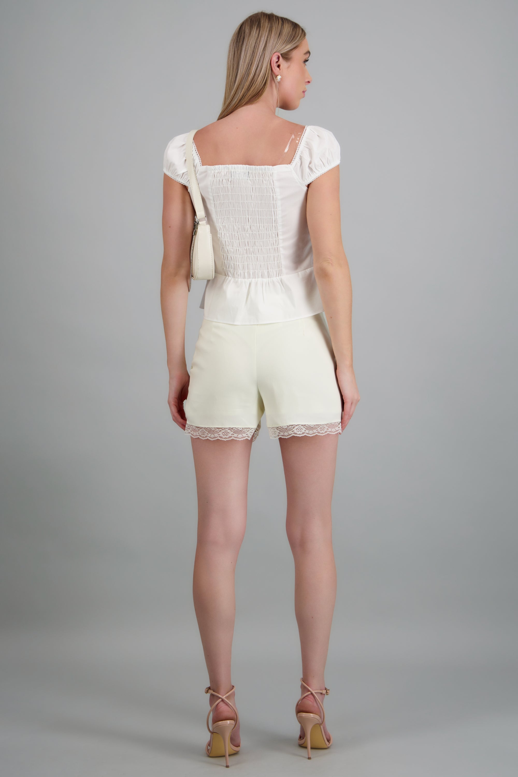 short mini satinado encaje CREMA