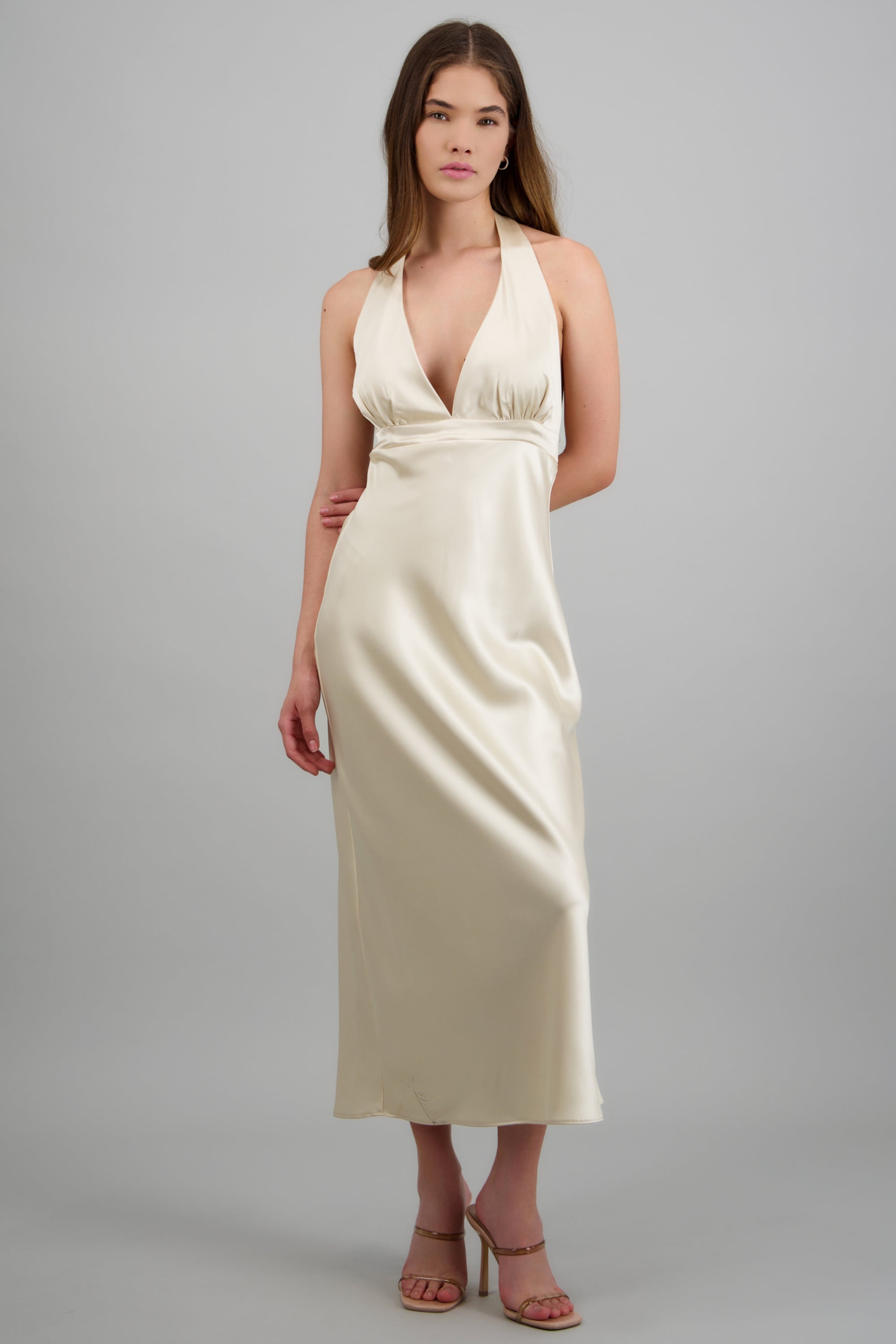 Vestido escote V satin amarre espalda CREMA