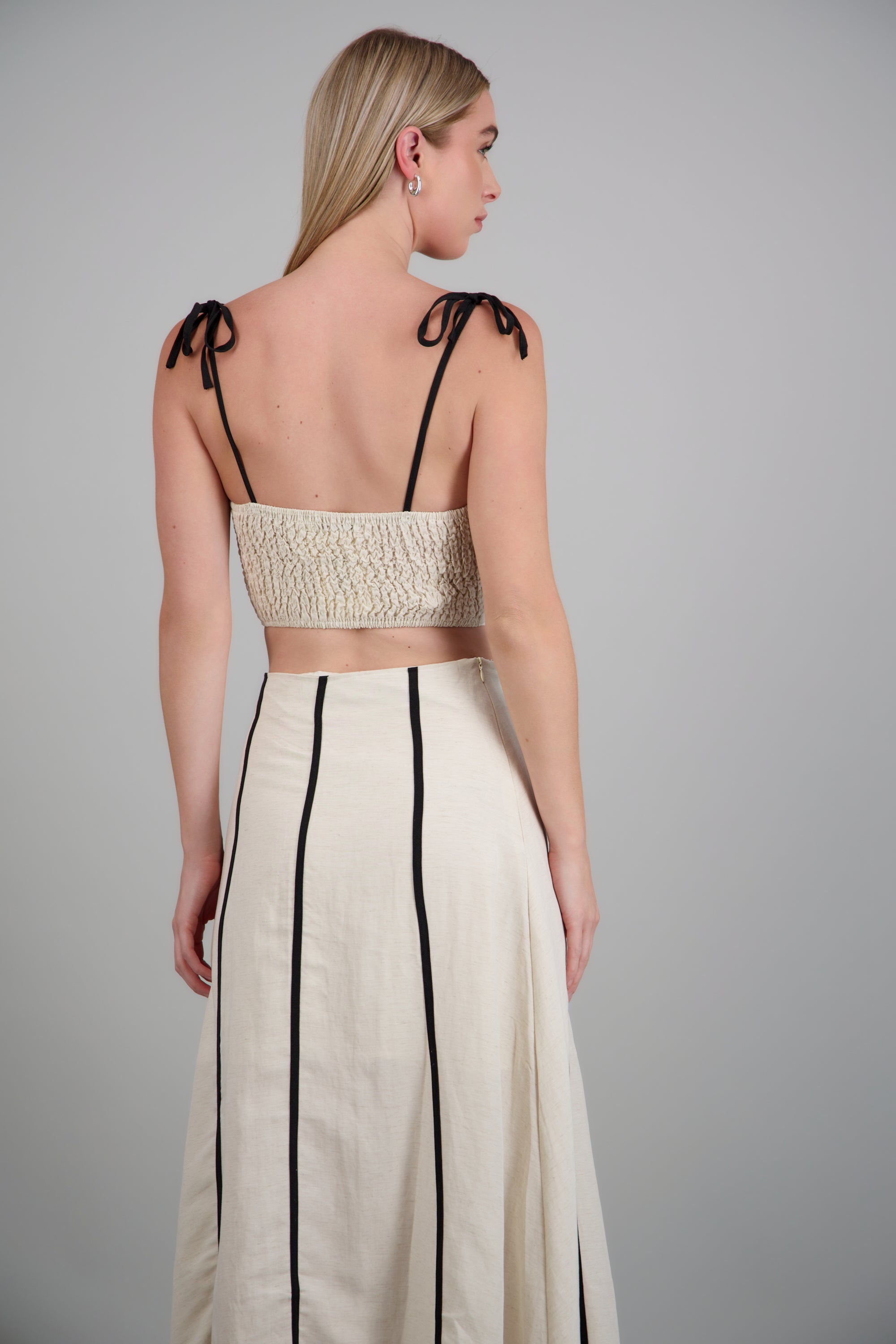 Top crop detalle contraste silueta BEIGE