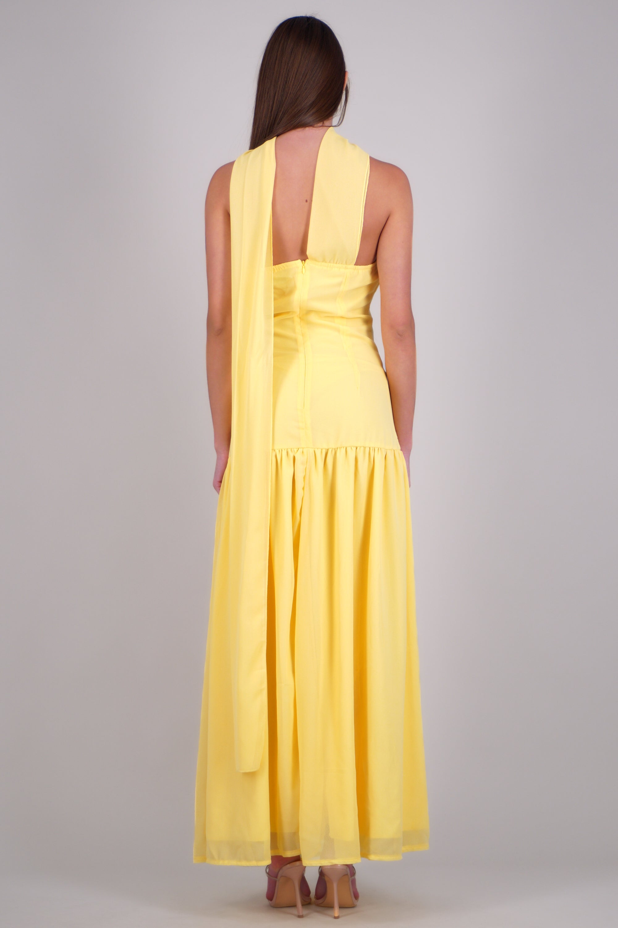 Vestido midi strapples detalle cut out AMARILLO