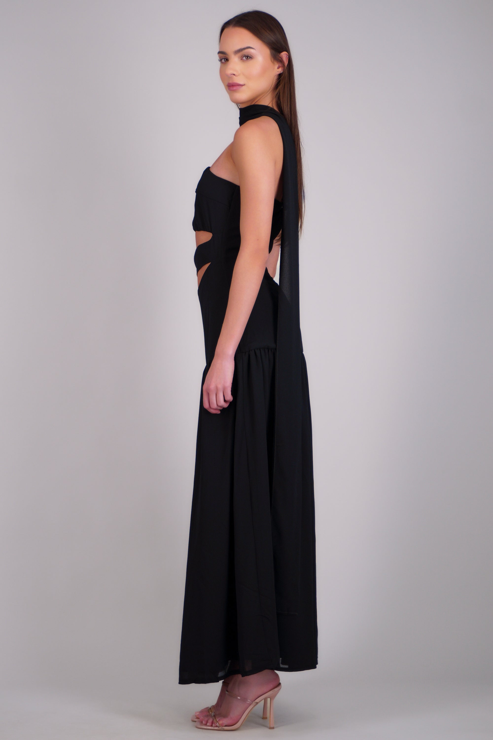 Vestido midi strapples detalle cut out NEGRO