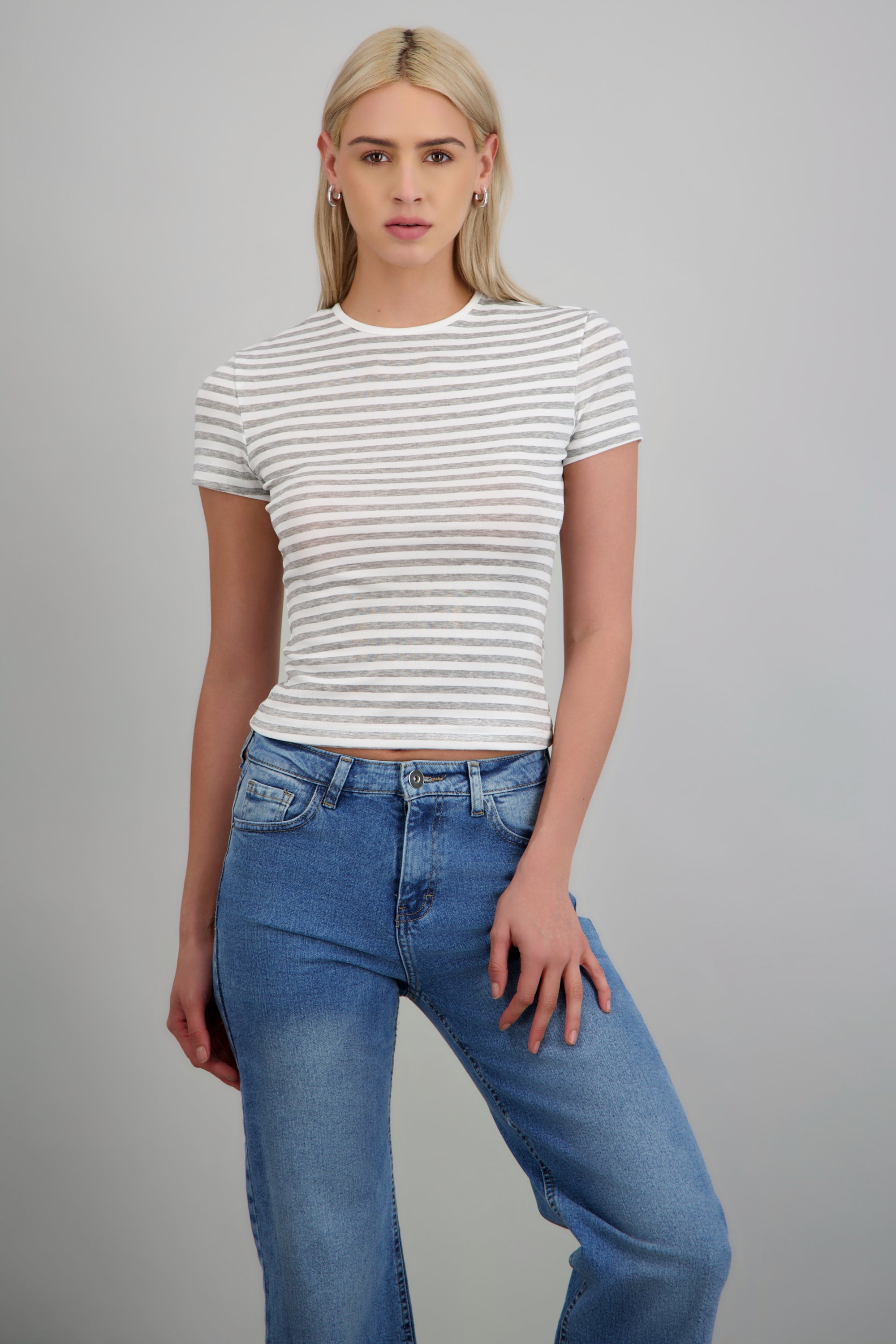 Playera fit slim rayas GRIS