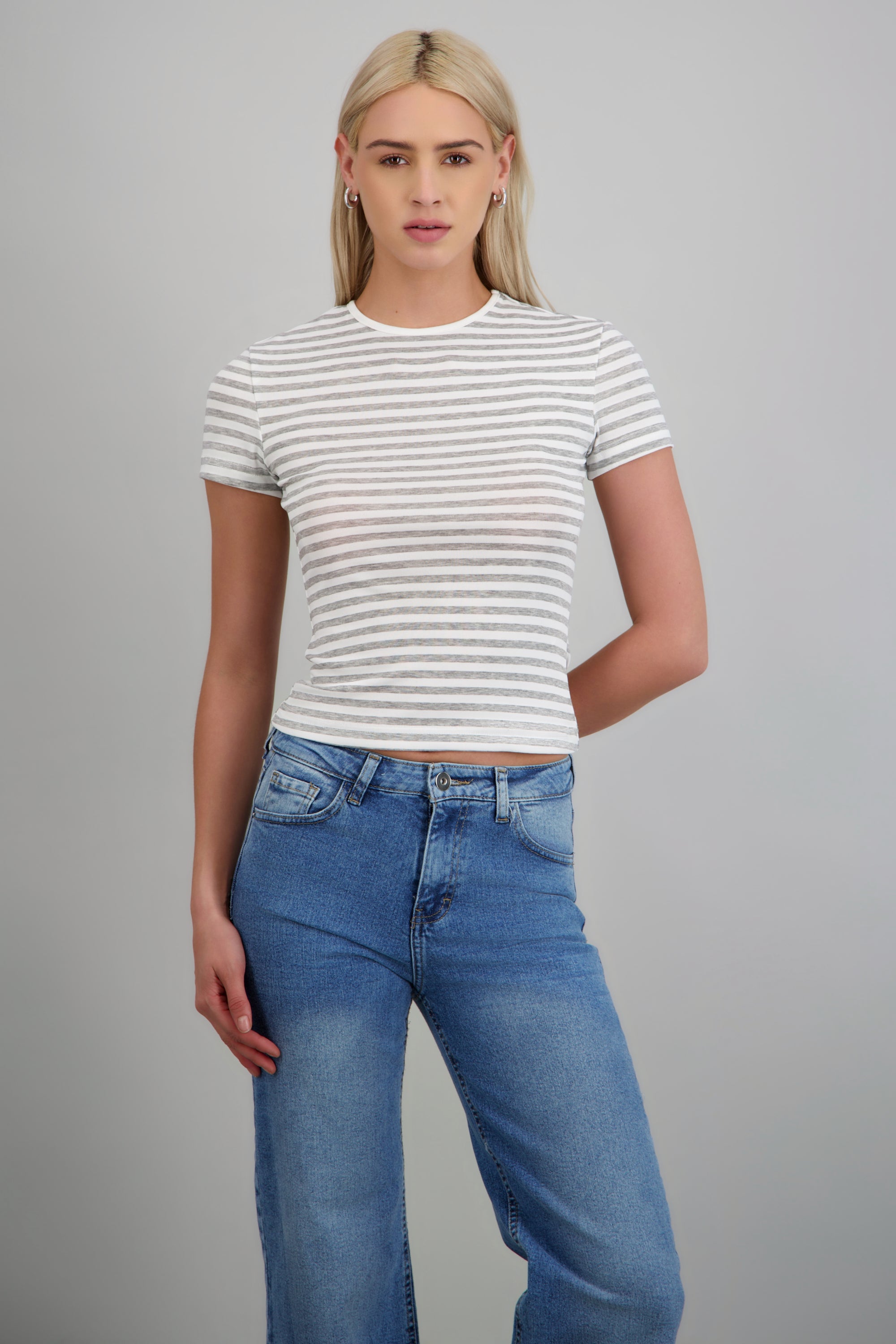 Playera fit slim rayas GRIS