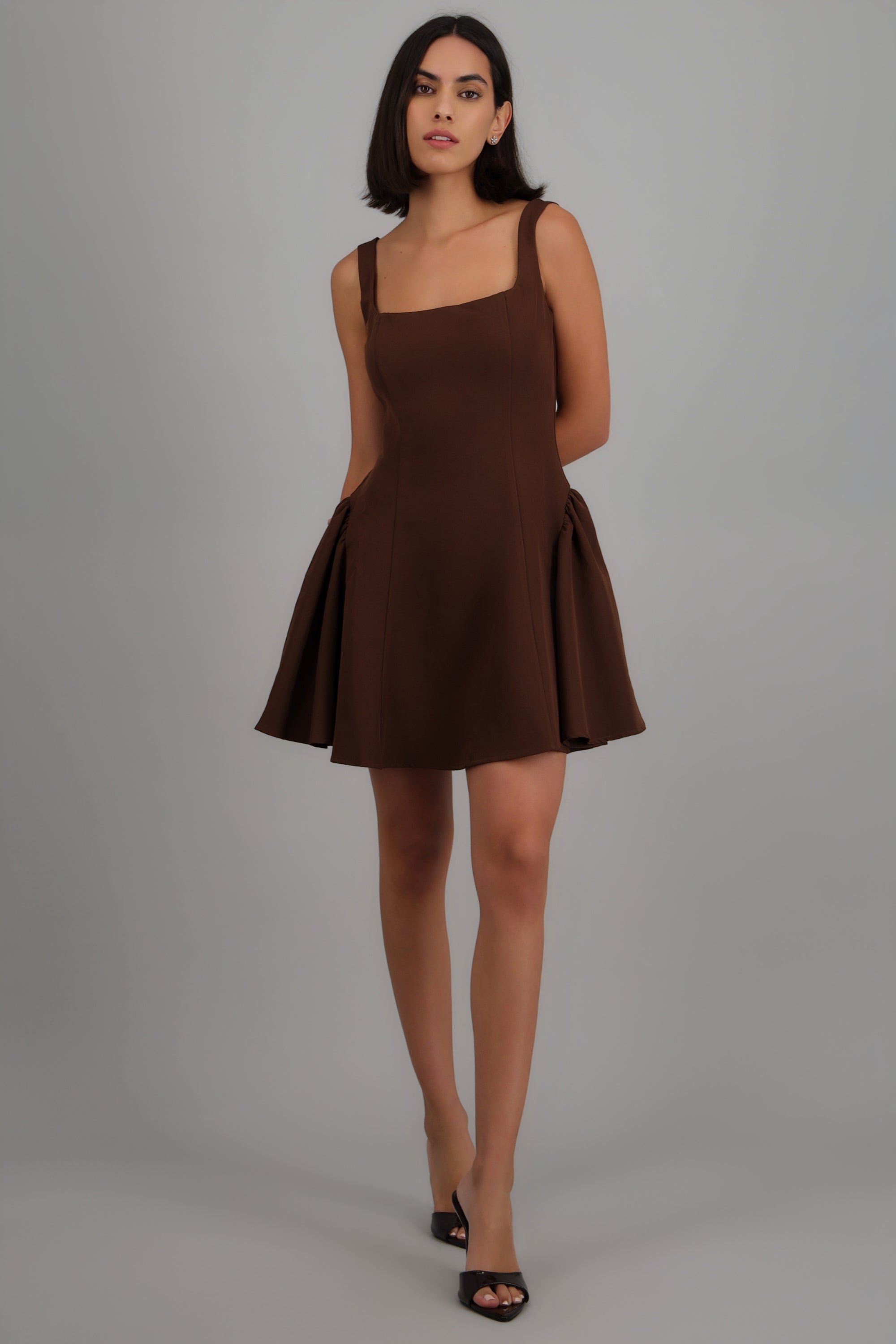 Vestido mini corte ampón CHOCOLATE
