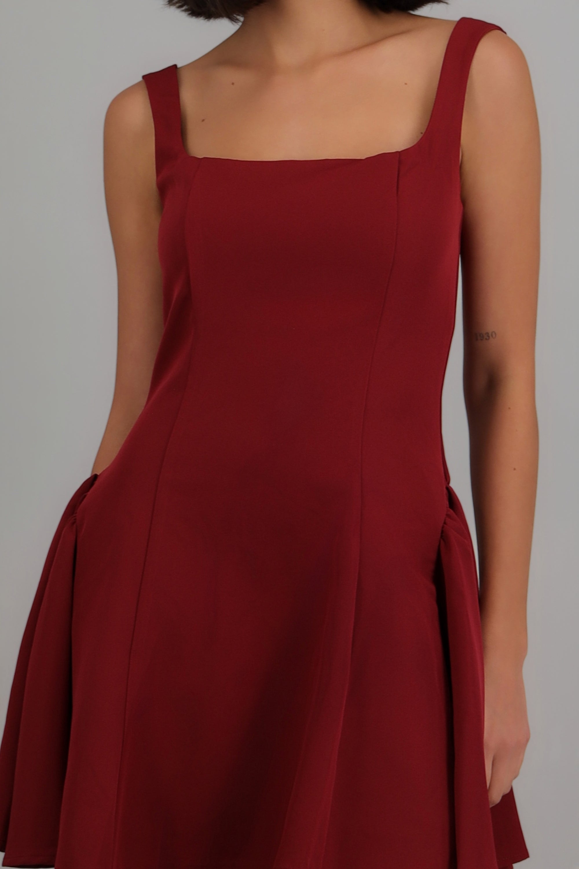 Vestido mini corte ampón VINO