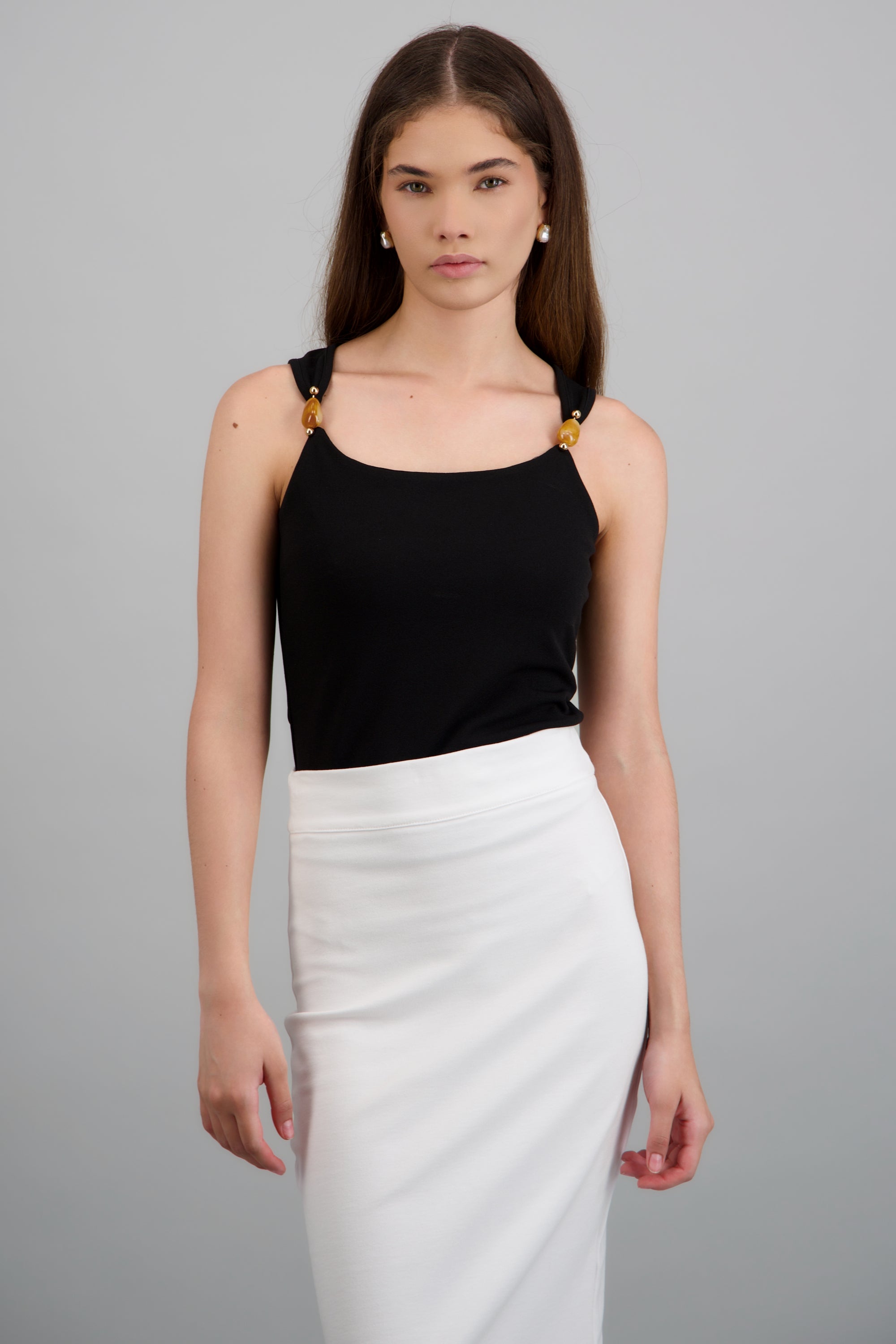 Top escote recto detalle cuentas NEGRO
