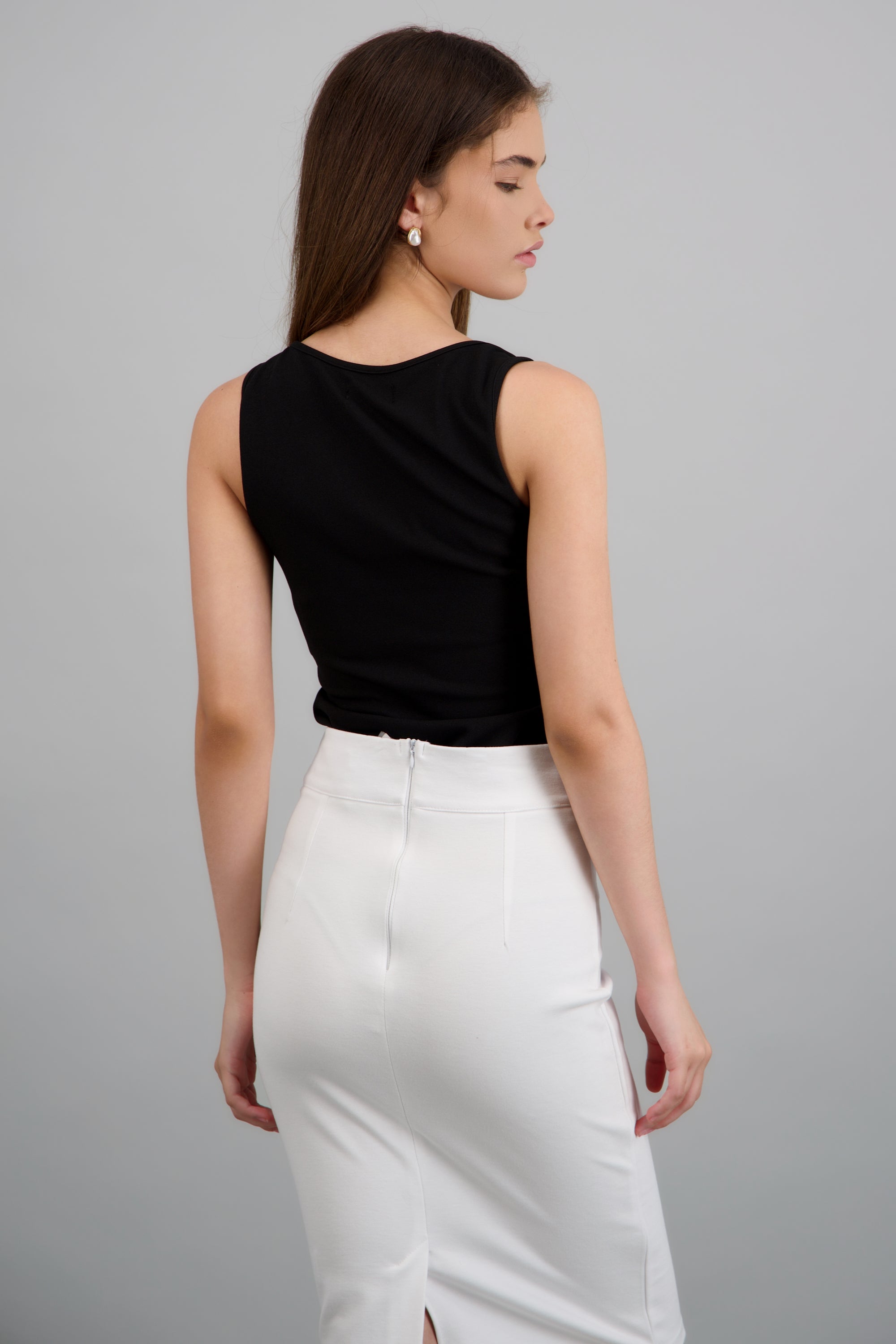 Top escote recto detalle cuentas NEGRO