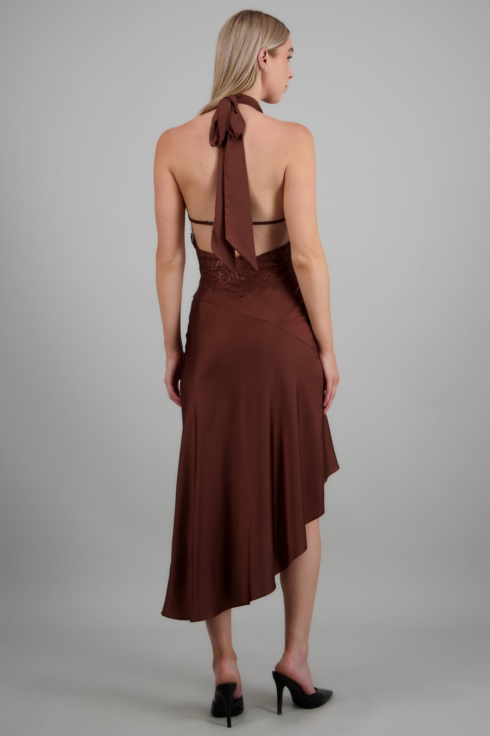 Vestido satín asimétrico espalda encaje CHOCOLATE