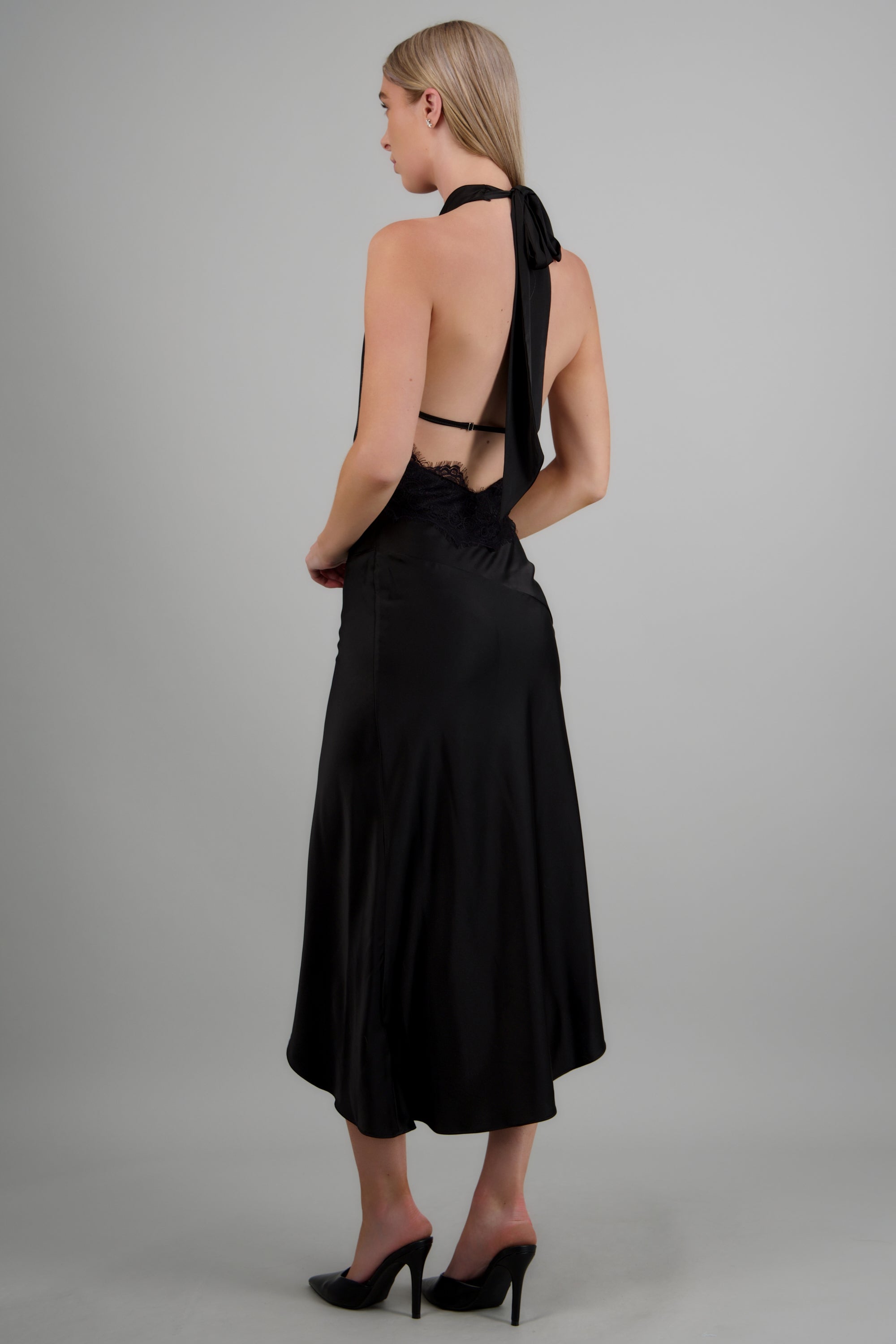 Vestido satín asimétrico espalda encaje NEGRO