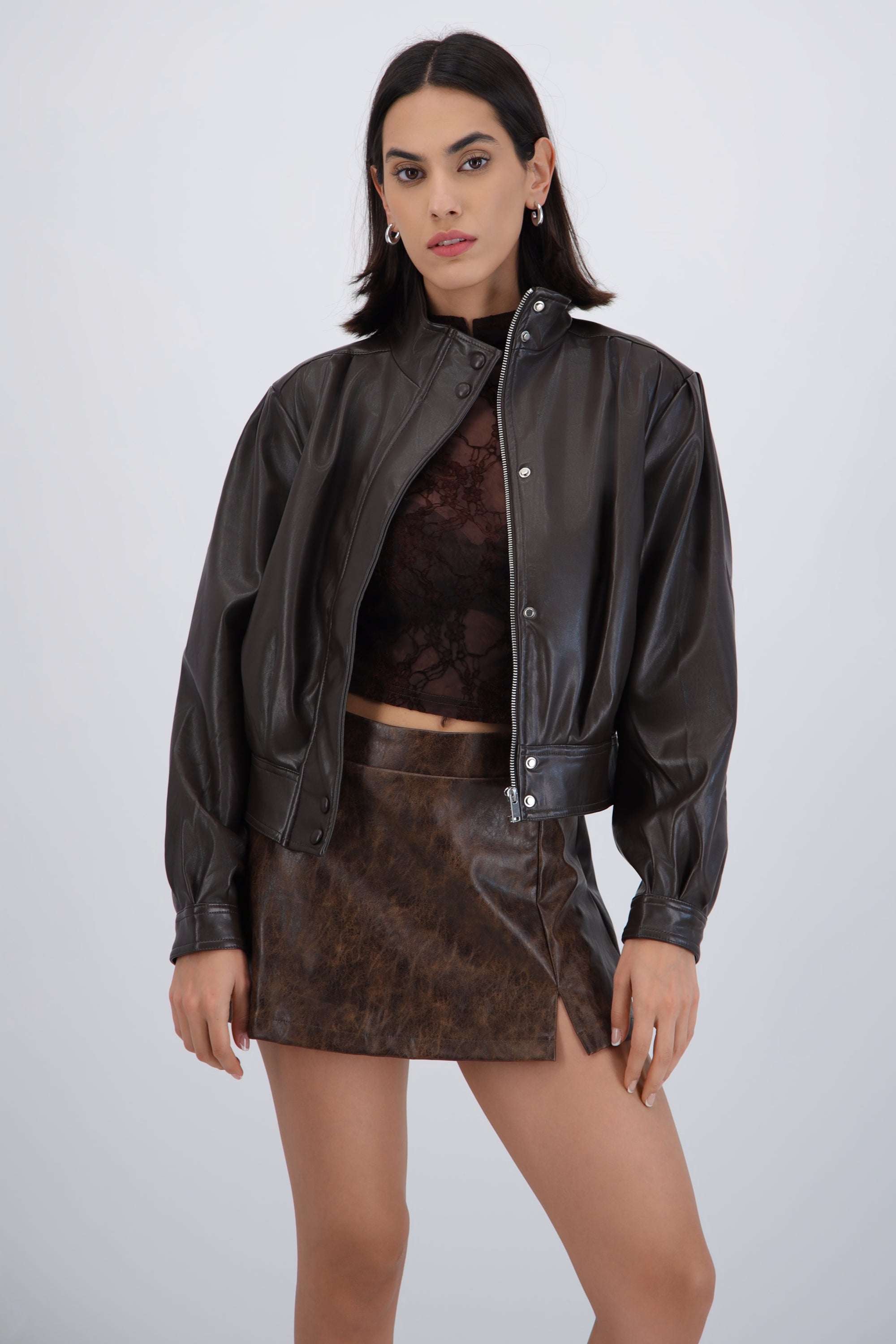 Chamarra bomber corta pliegues