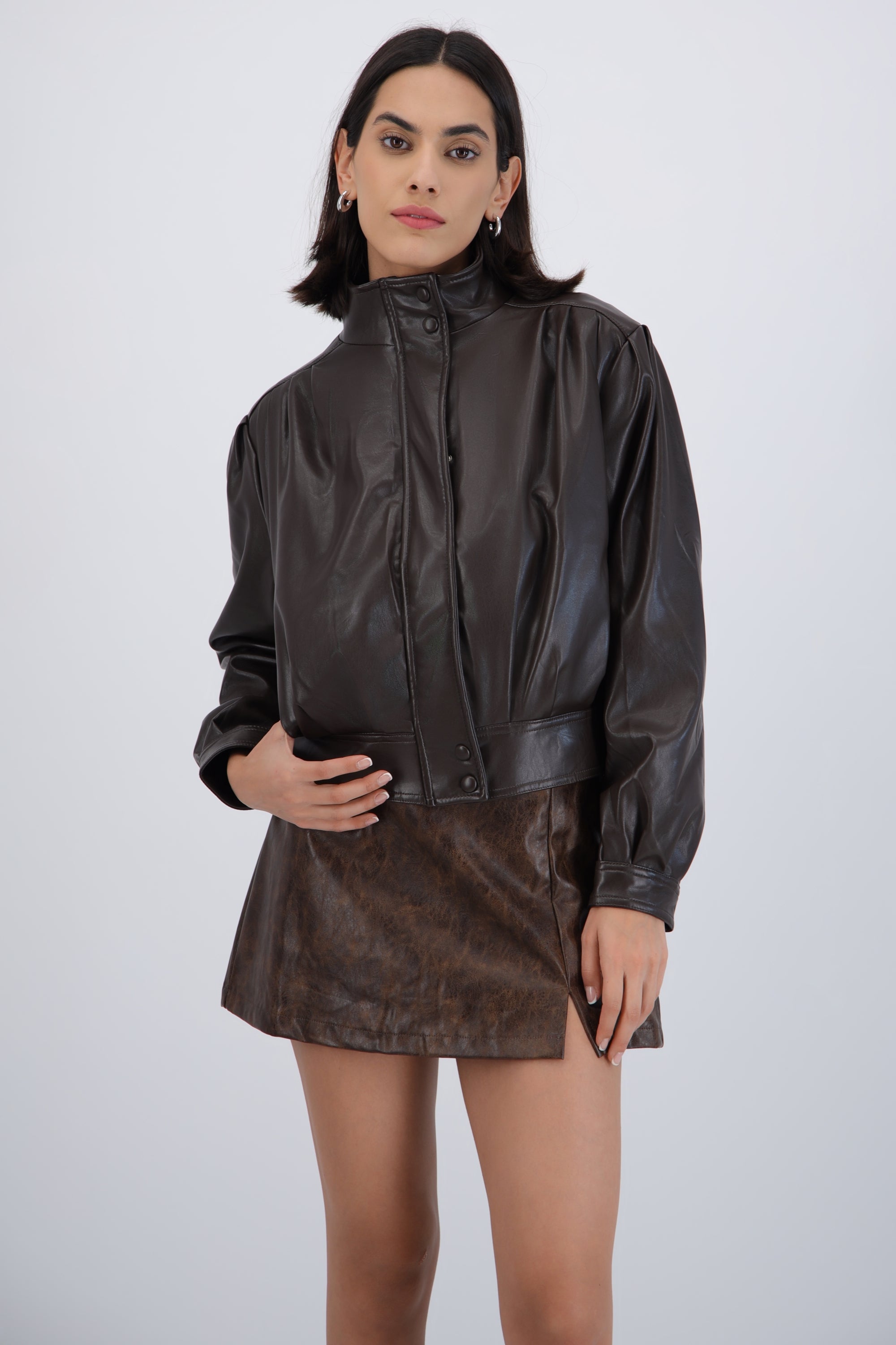 Chamarra bomber corta pliegues