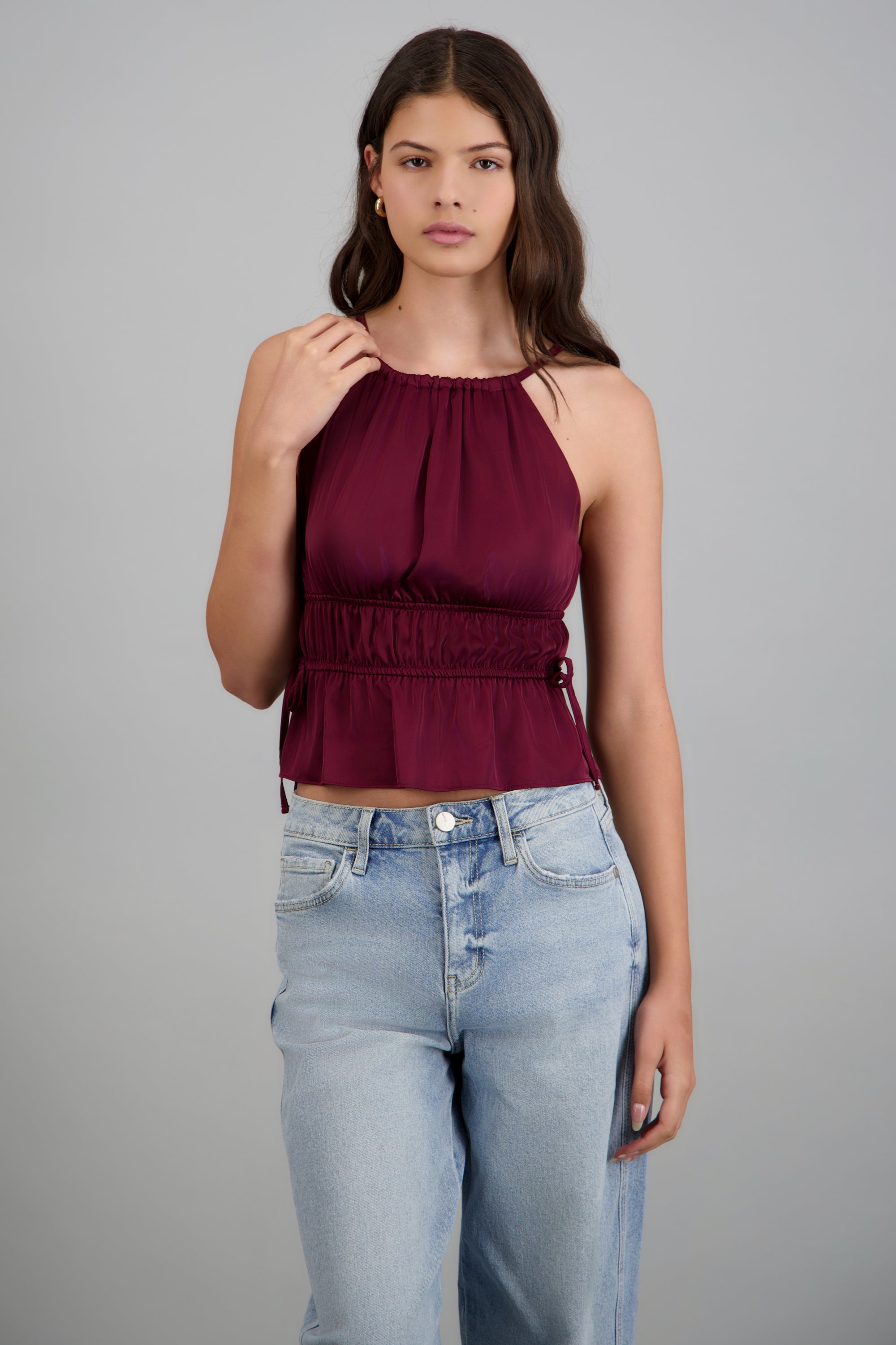 Top cuello halter sin mangas detalle cintura CIRUELA