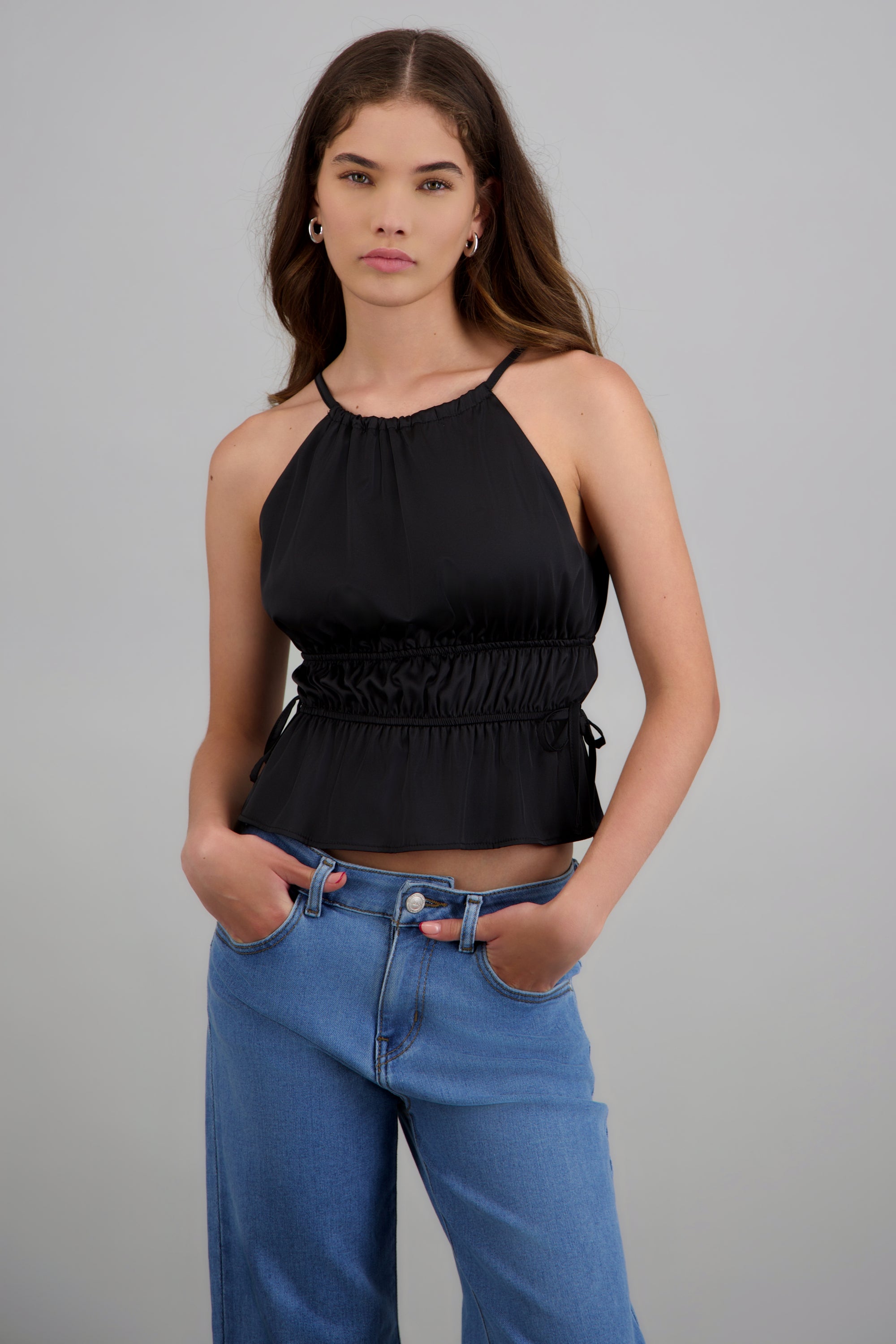 Top cuello halter sin mangas detalle cintura NEGRO