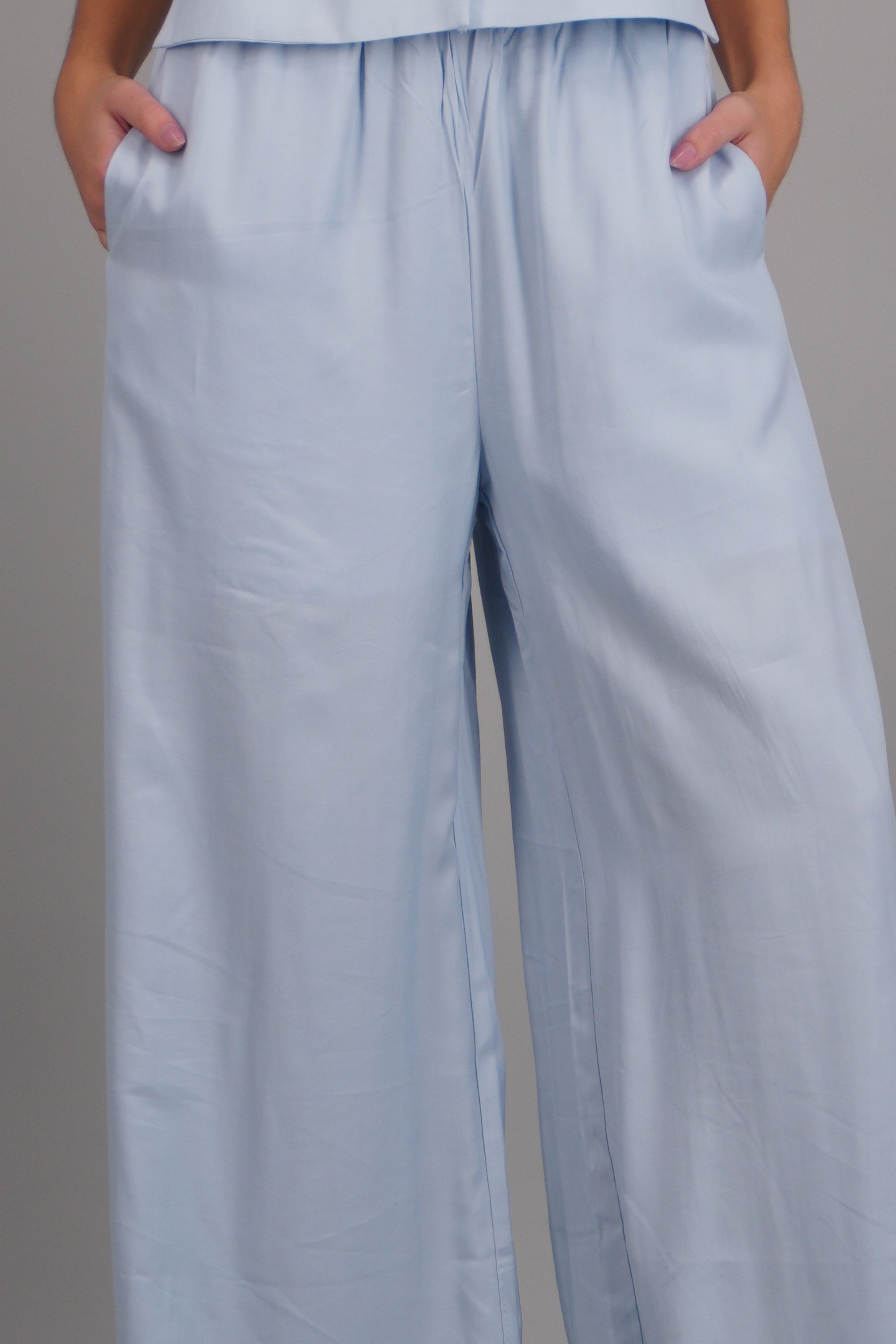 Pantalon amplio detalle resorte AZUL PASTEL
