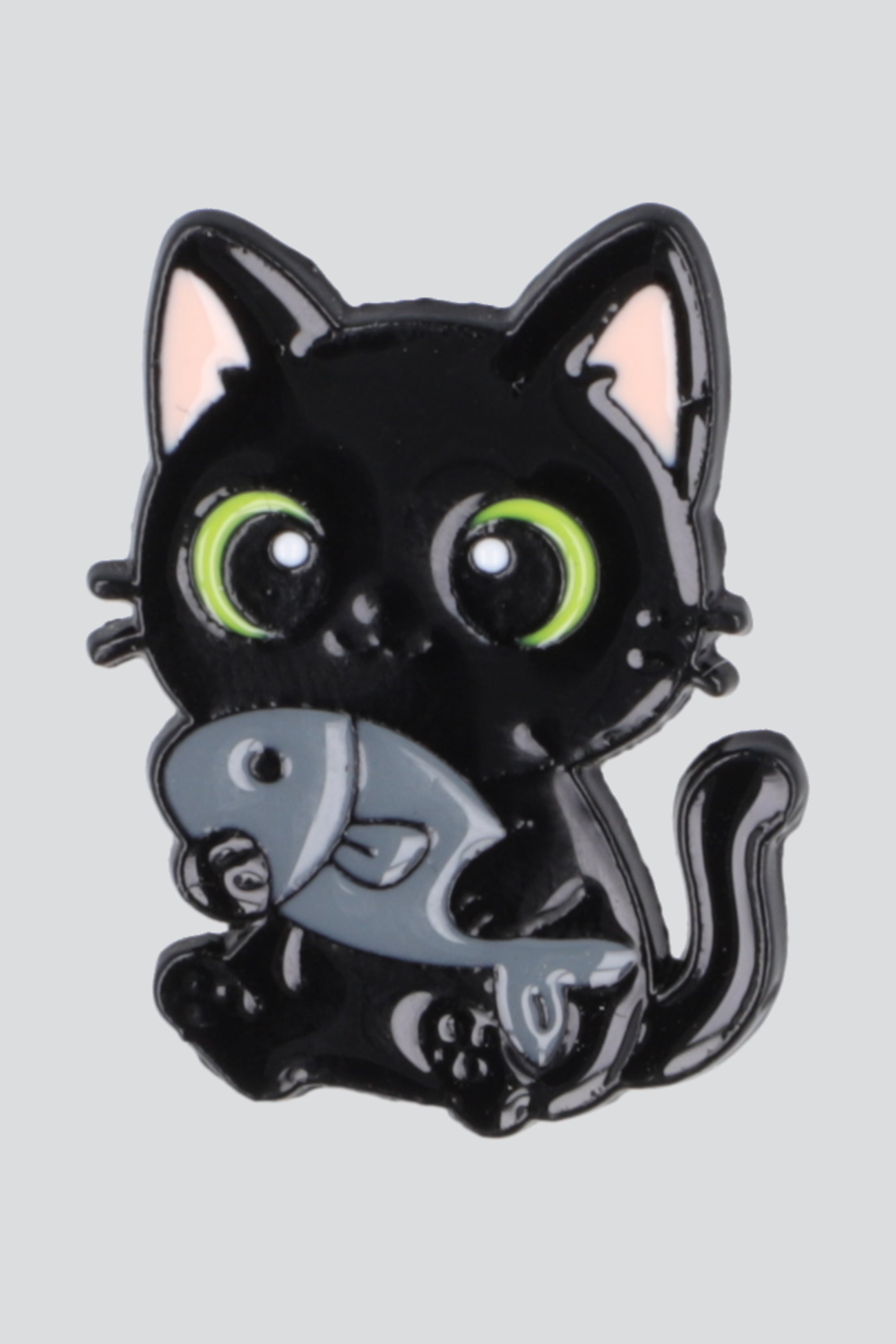 Pin gatito con su pez NEGRO