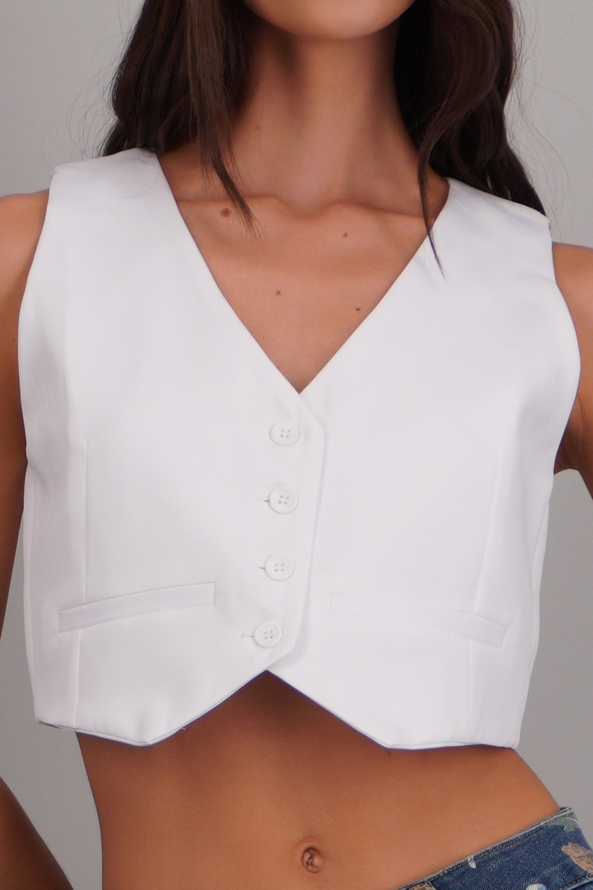 Chaleco crop detalle botones BLANCO