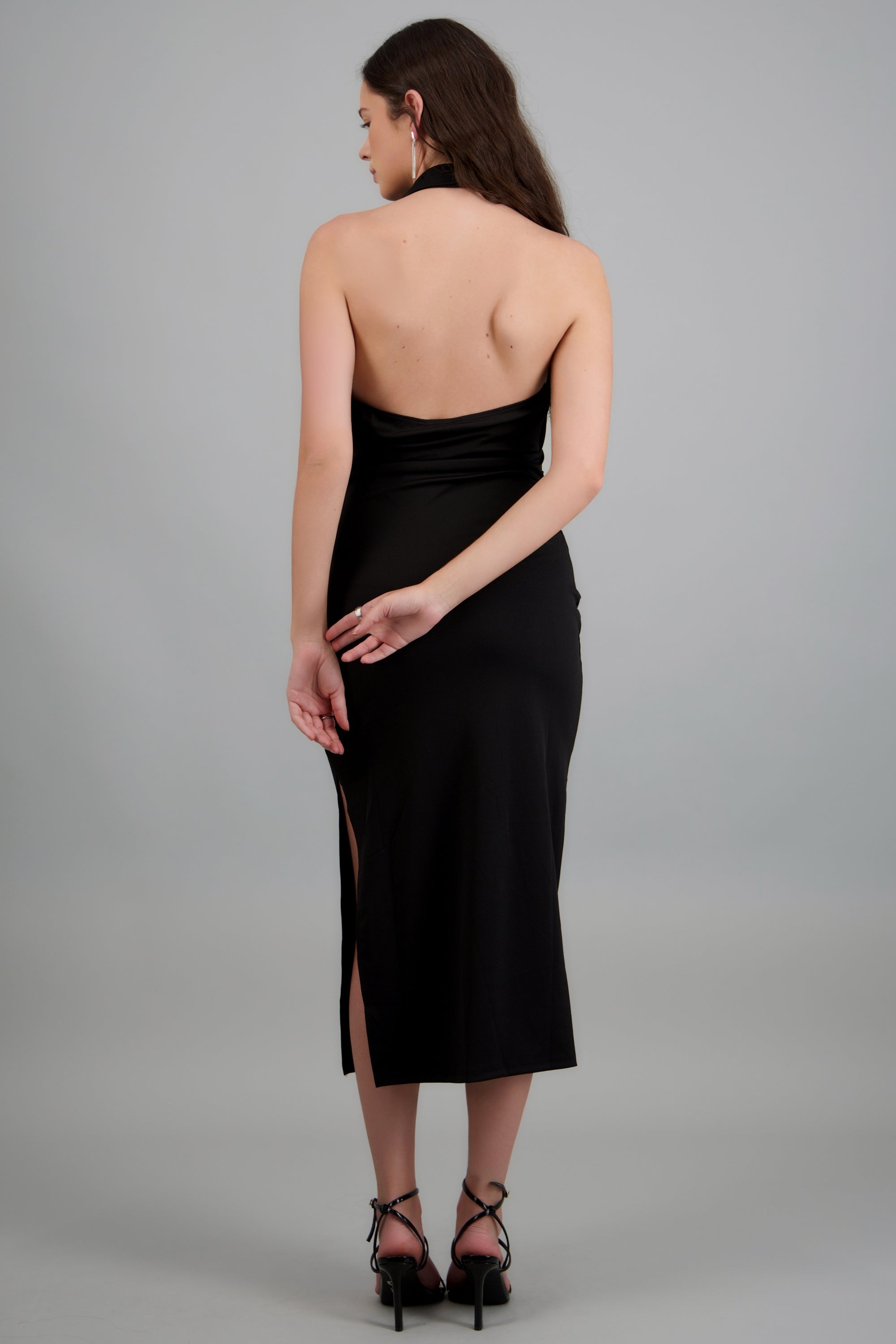Vestido cuello cascada con argolla NEGRO