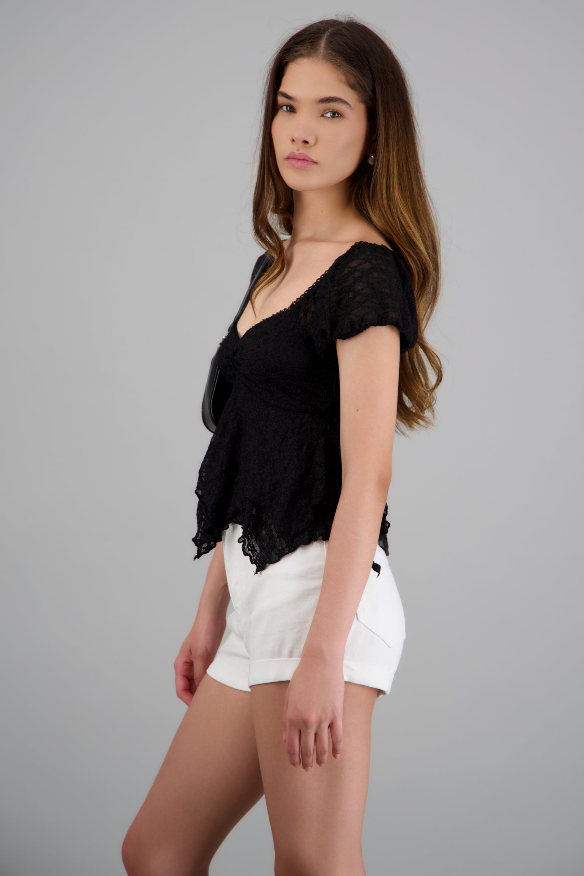 Blusa encaje asimetrico NEGRO