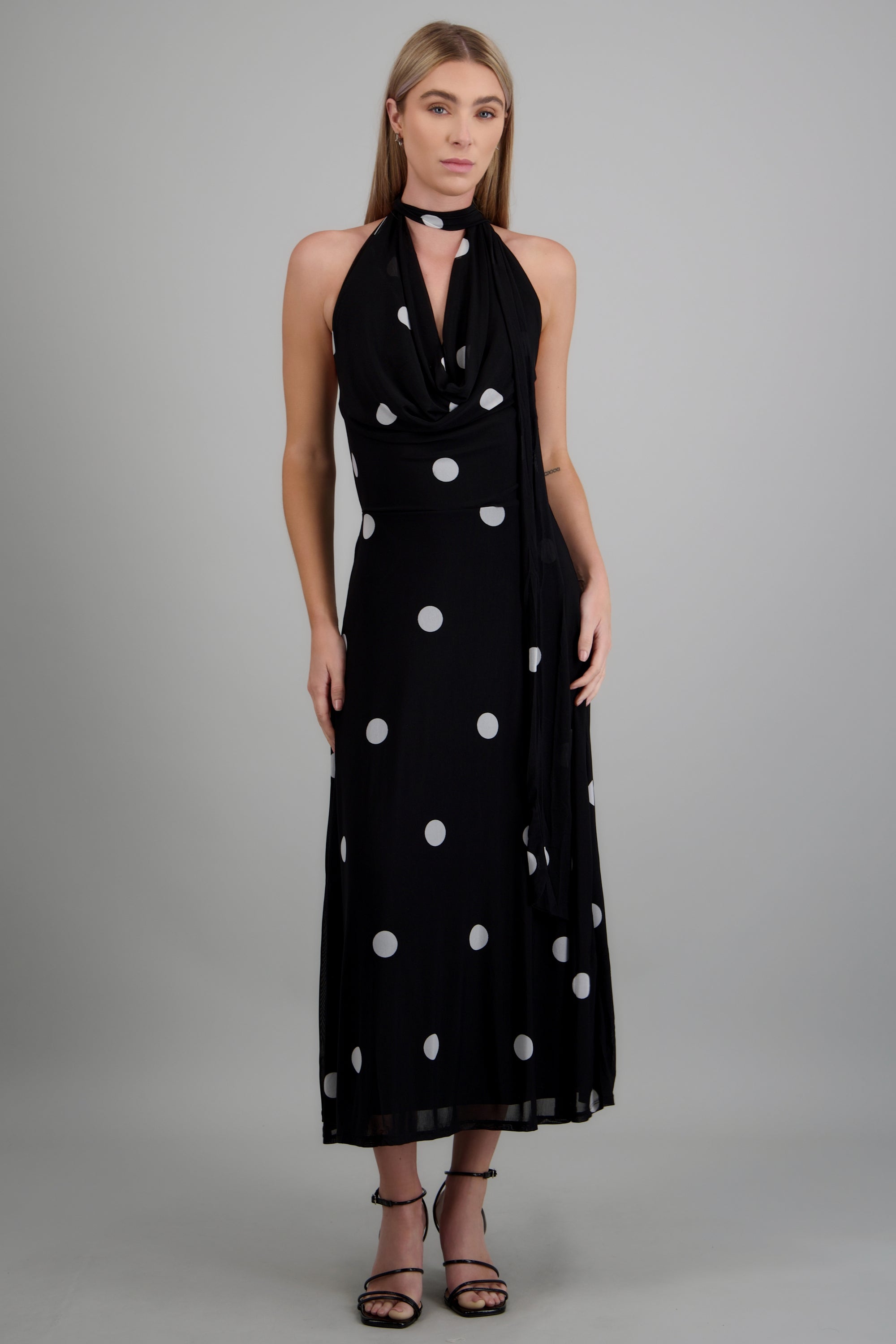 Vestido maxi mesh polka cuello halter NEGRO COMBO