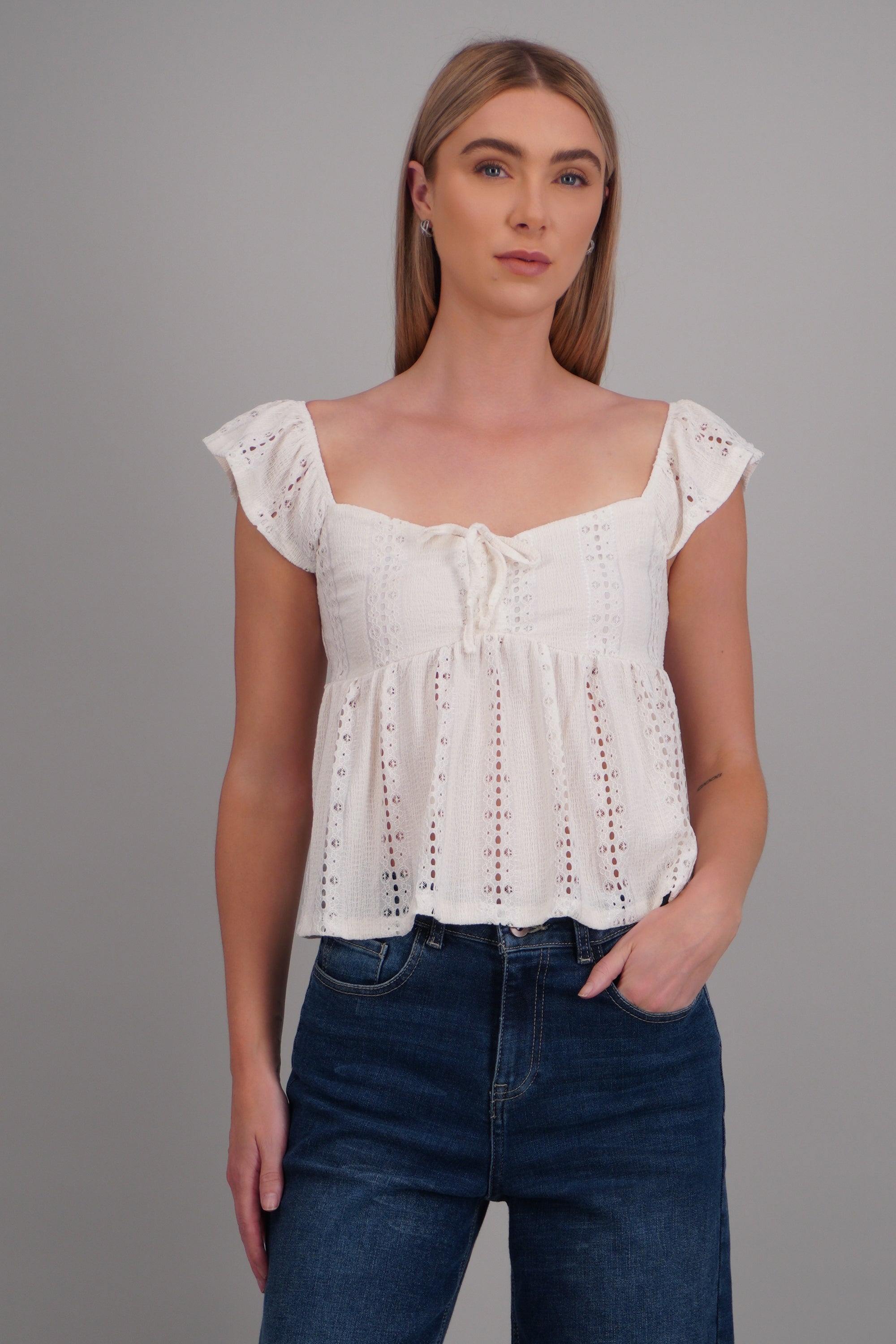 Top escote corazon detalle textura HUESO