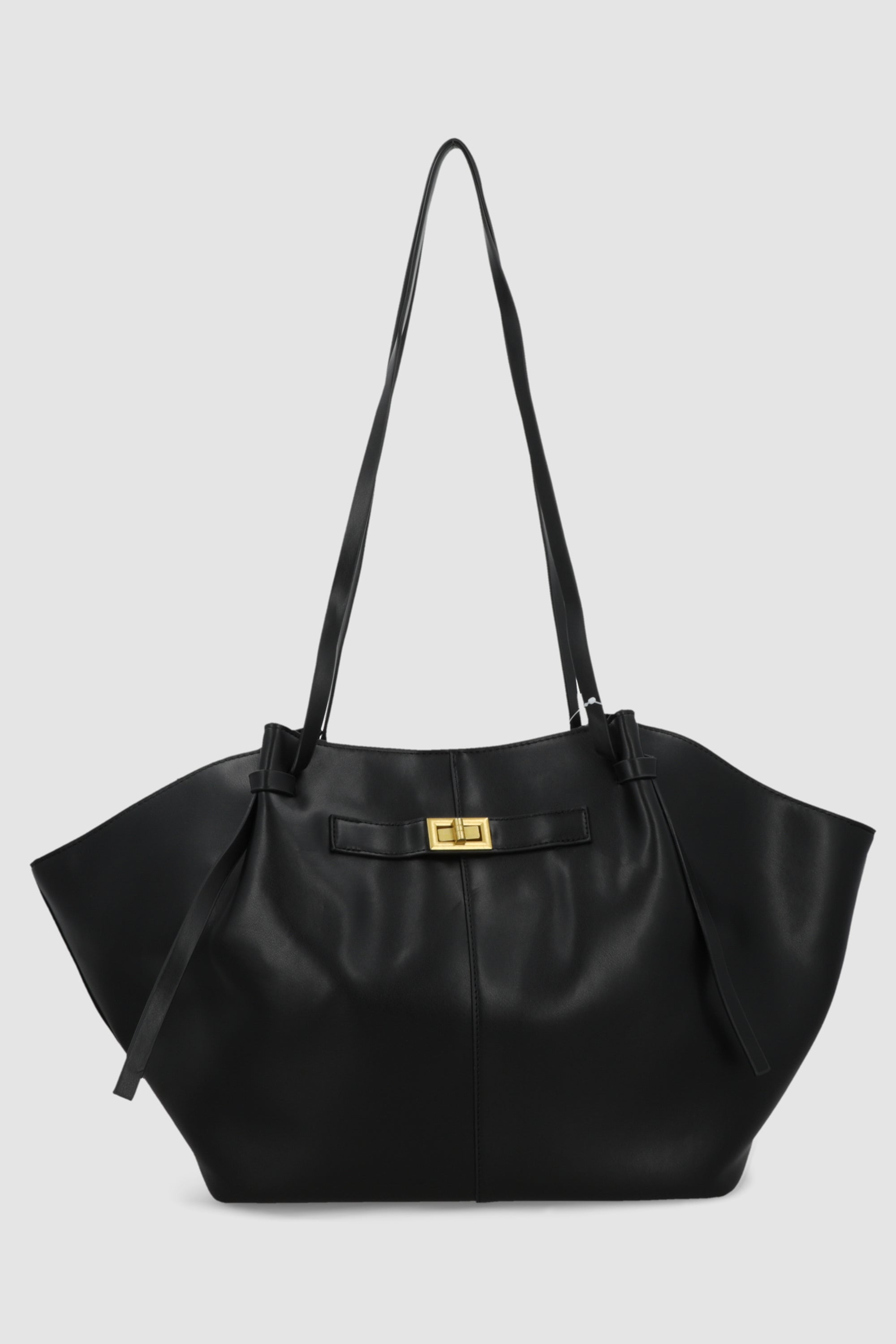 Bolsa triangular forma NEGRO