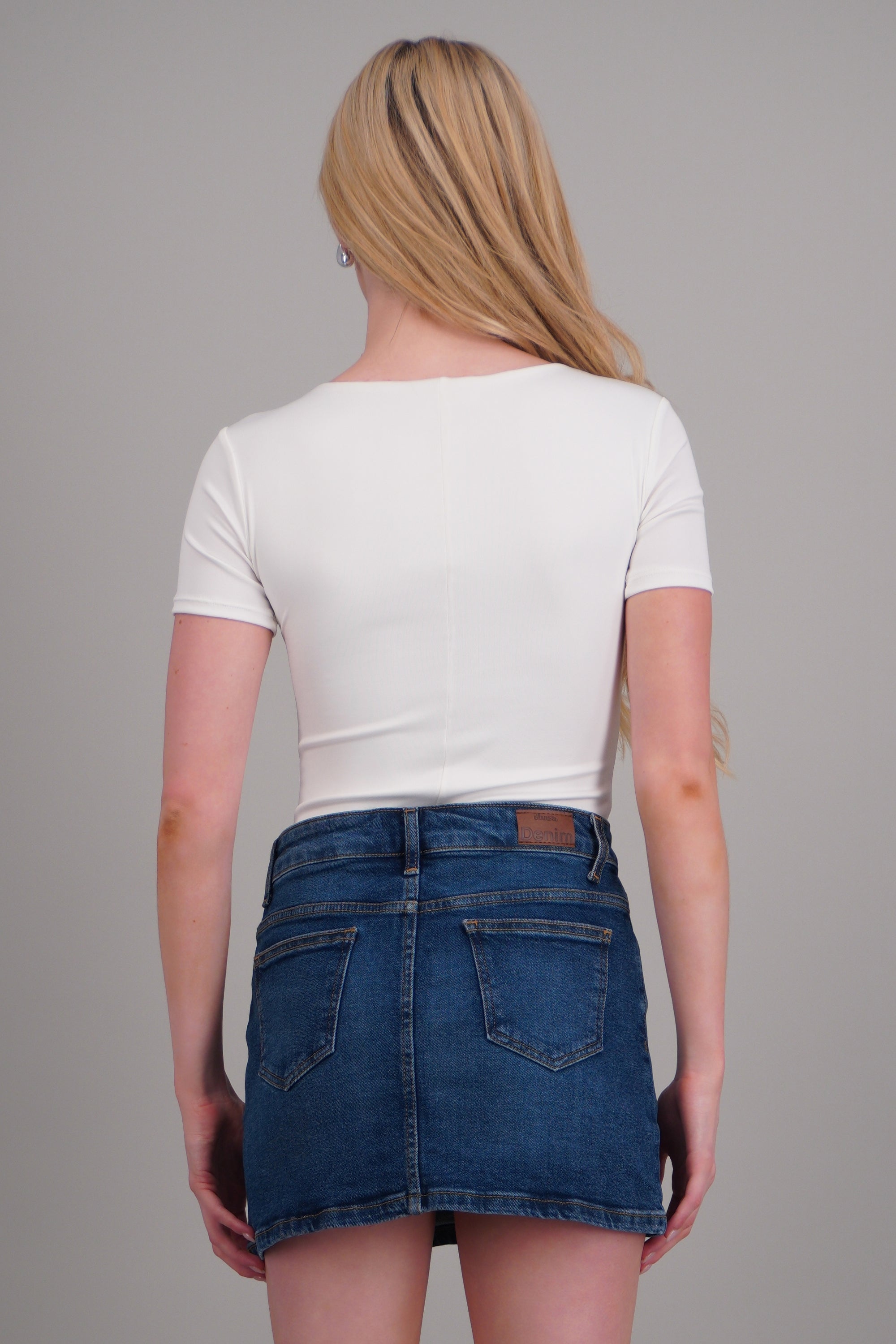 Bodysuit cuello cuadrado manga corta liso HUESO