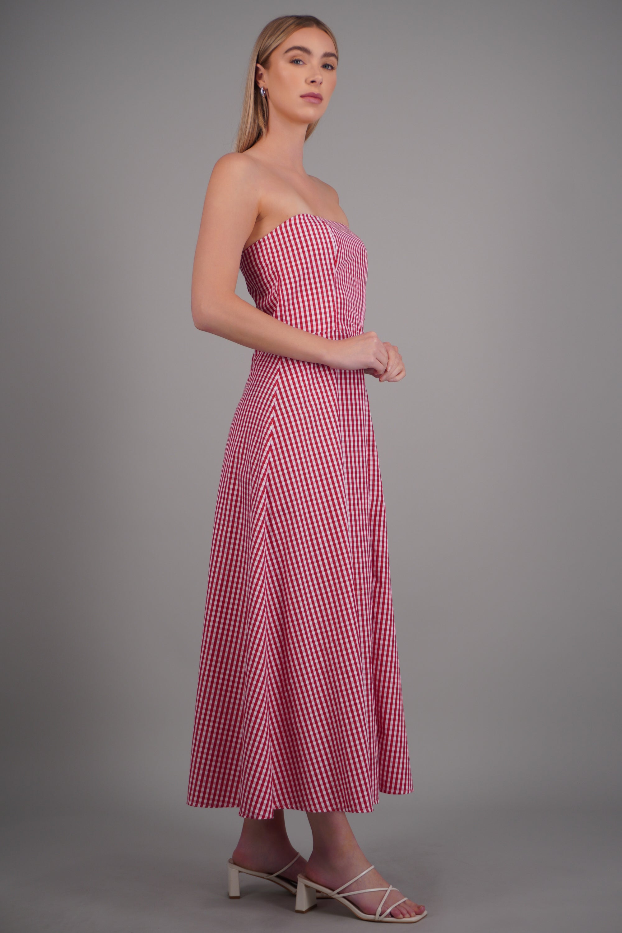 Vestido maxi strapless gingham ROJO COMBO