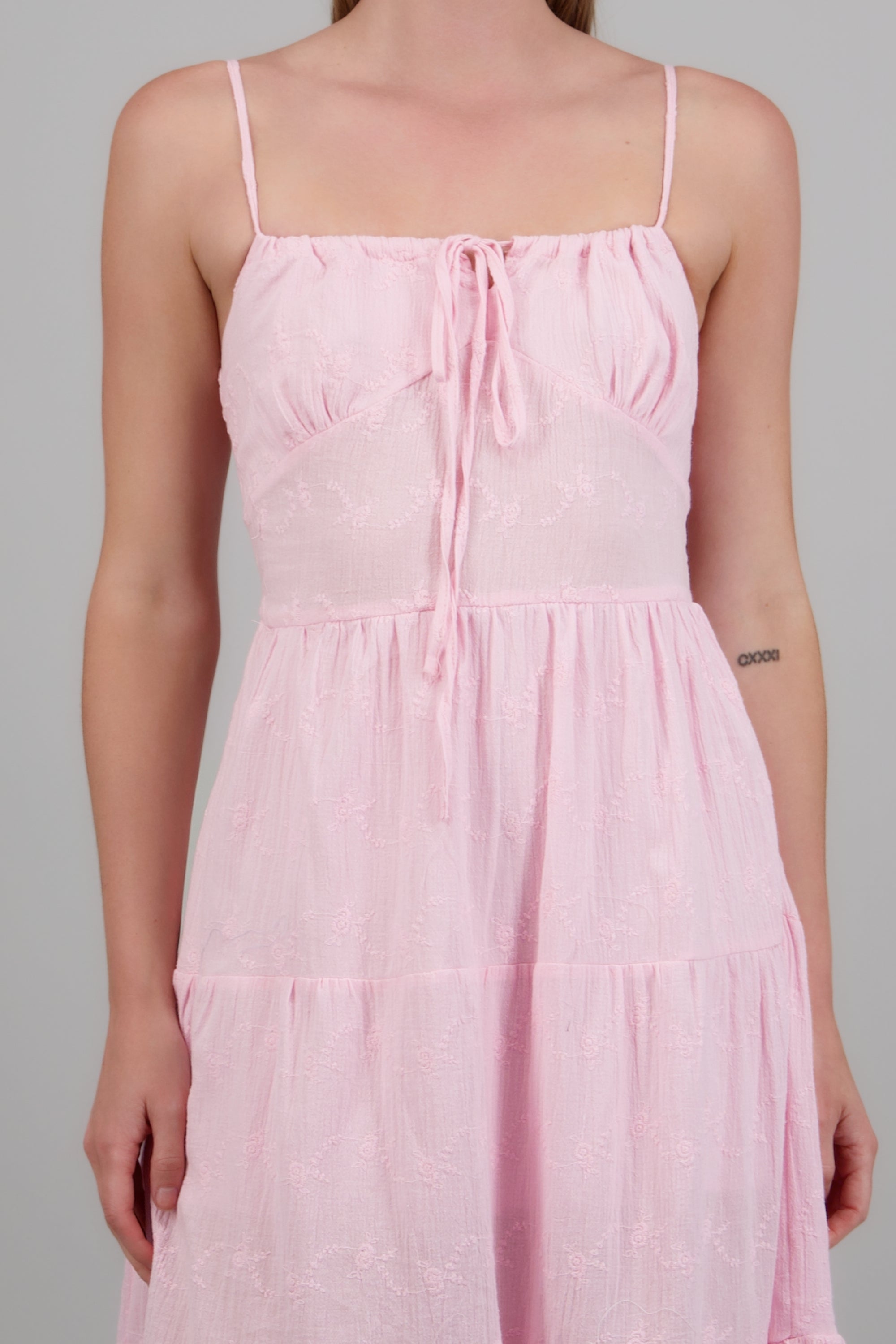 Vestido maxi tirantes detalle textura ROSA PASTEL