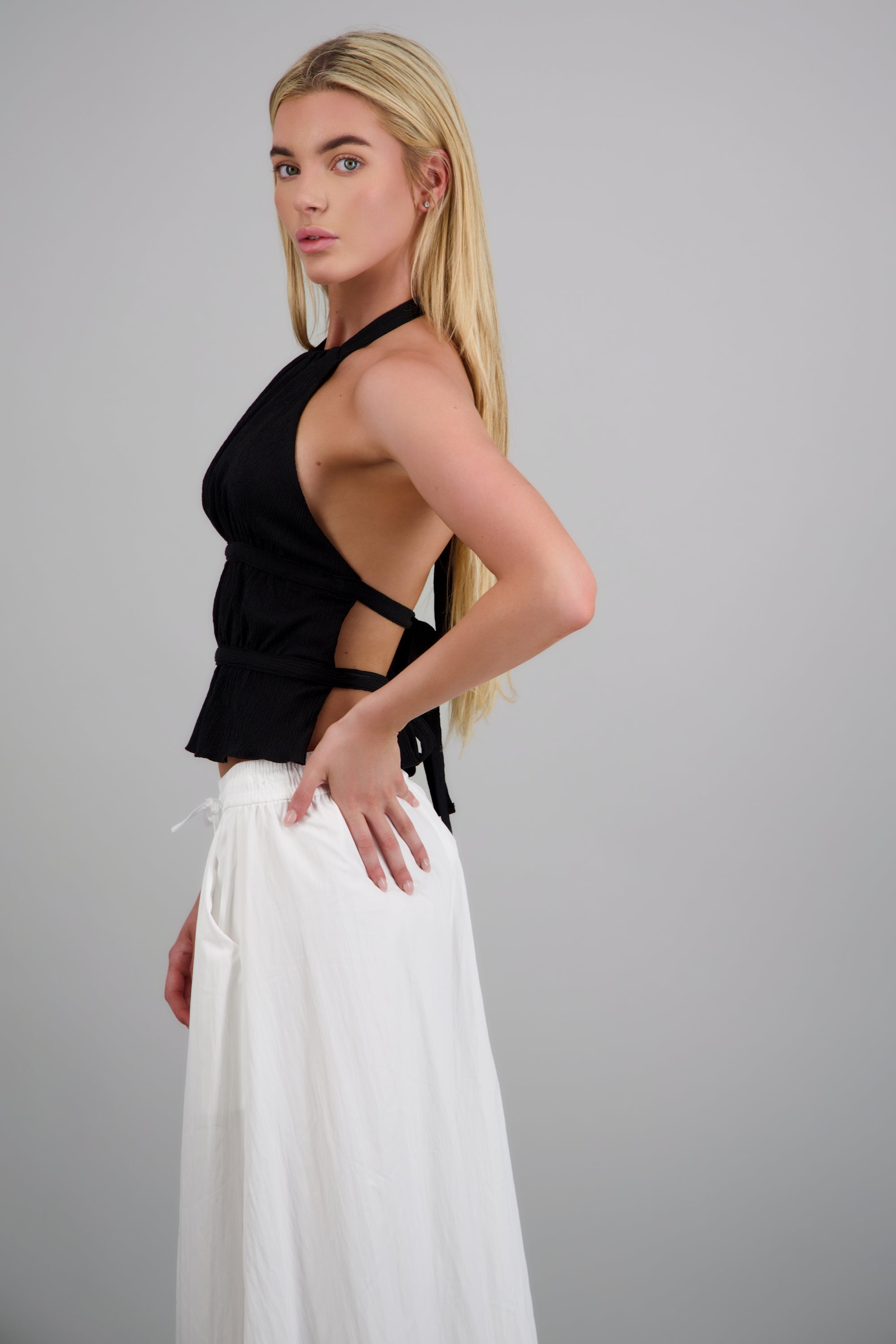 Top halter detalle textura NEGRO
