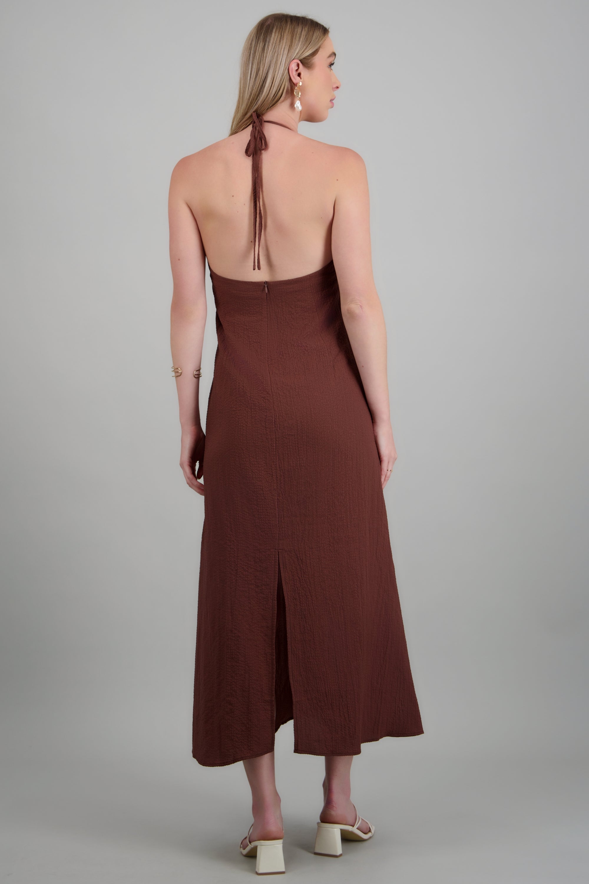 Maxi vestido liso con amarre CHOCOLATE