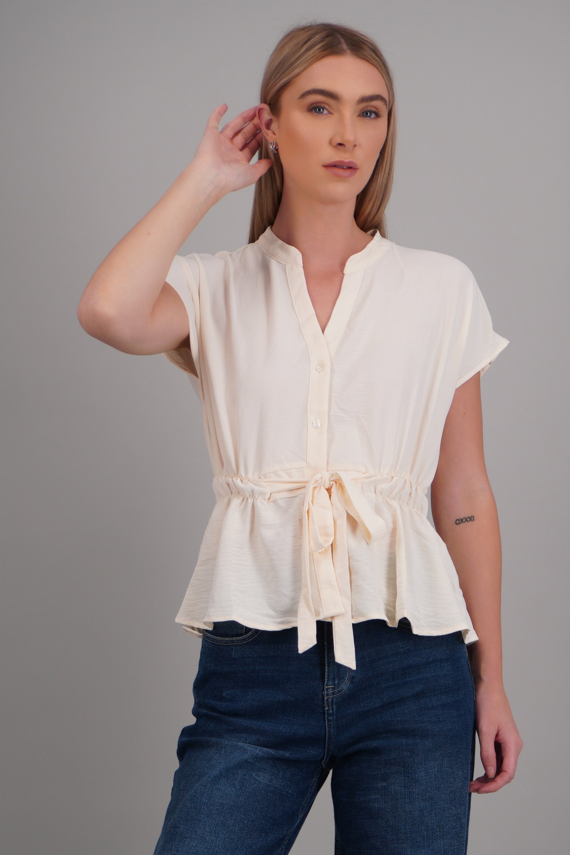 Blusa ligera detalle cinturon HUESO