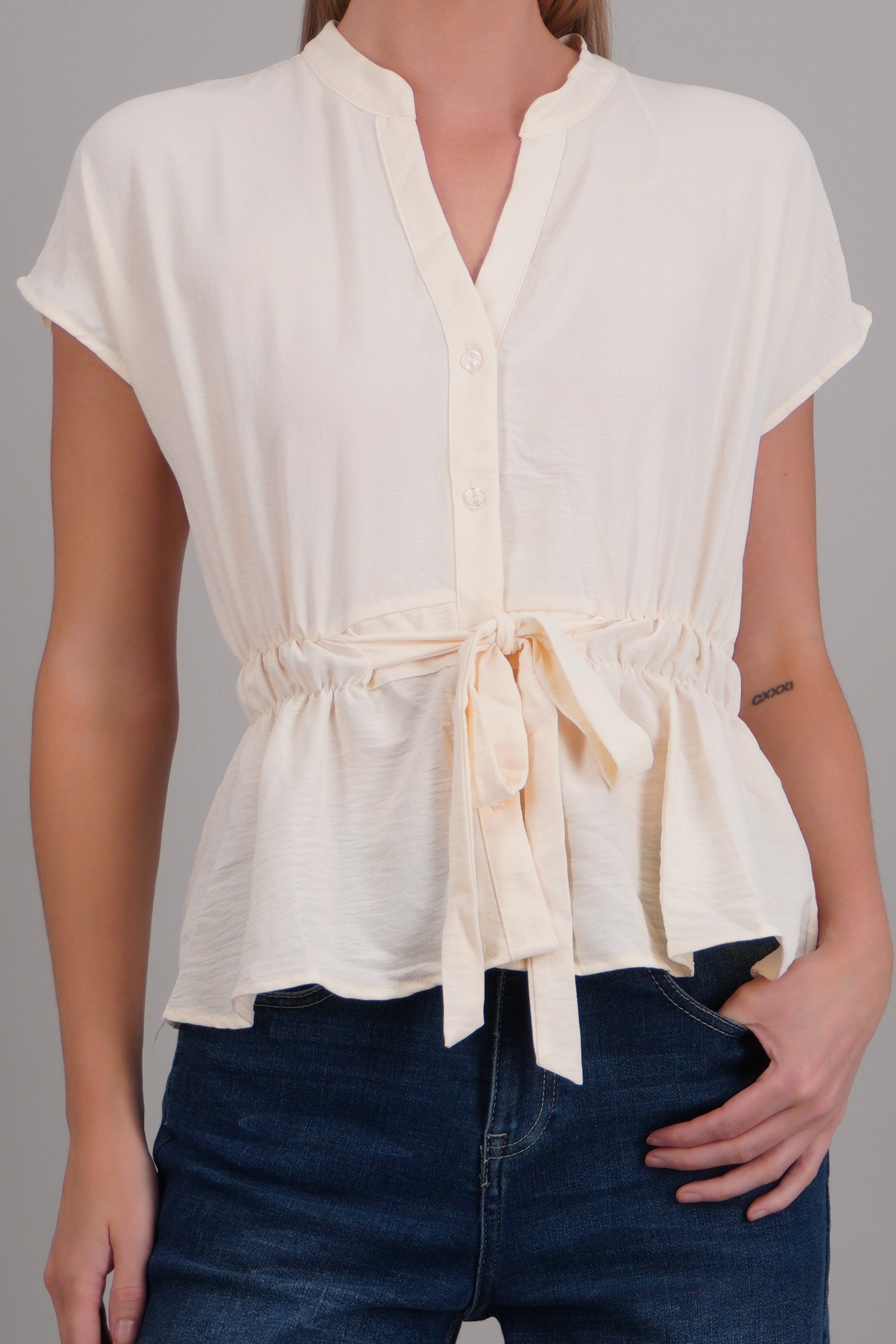 Blusa ligera detalle cinturon HUESO