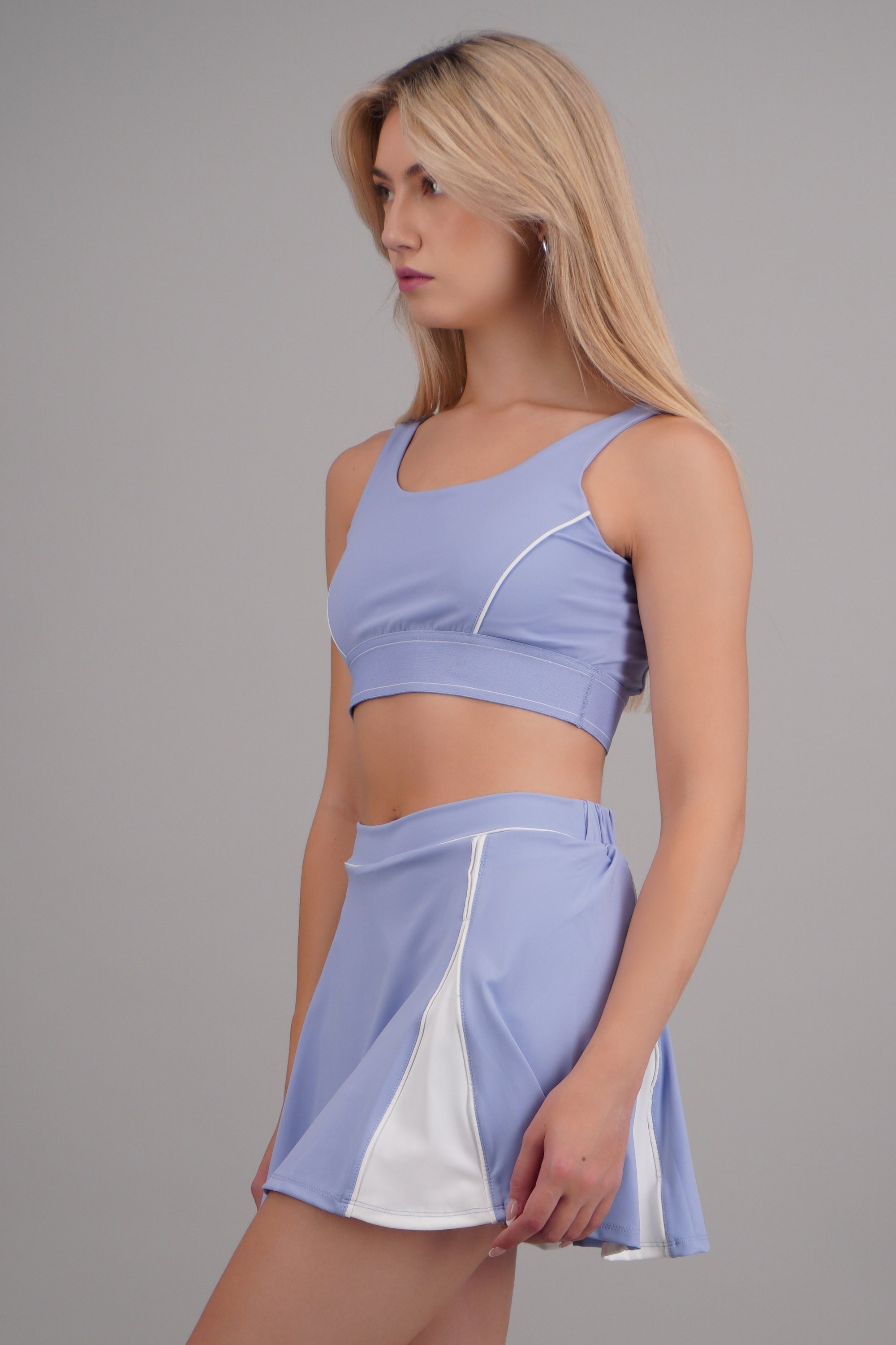 Top deportivo contraste AZUL PASTEL