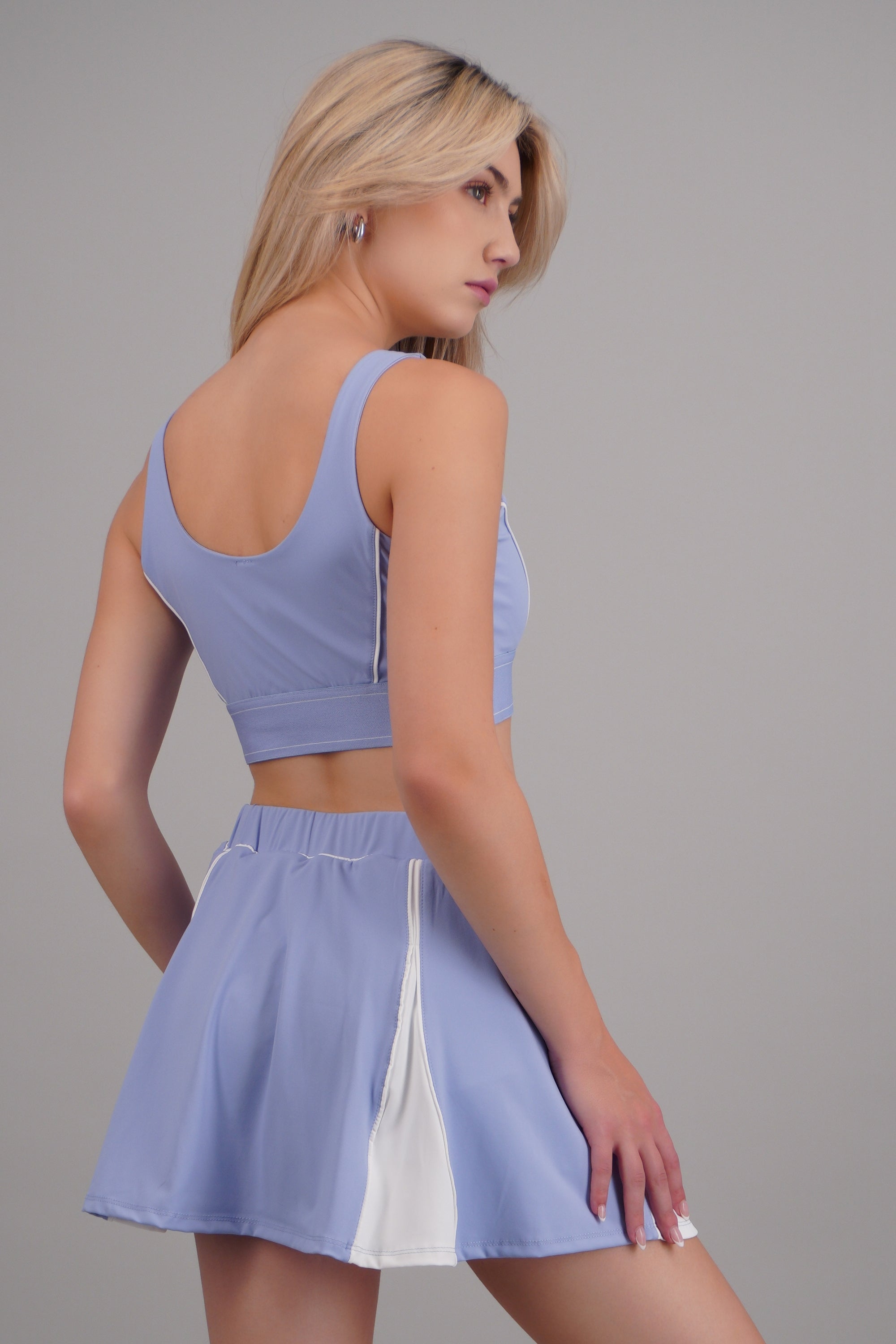 Top deportivo contraste AZUL PASTEL