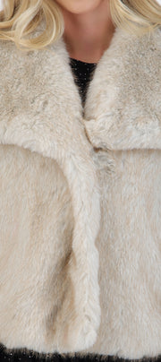 Chamarra peluche con solapa