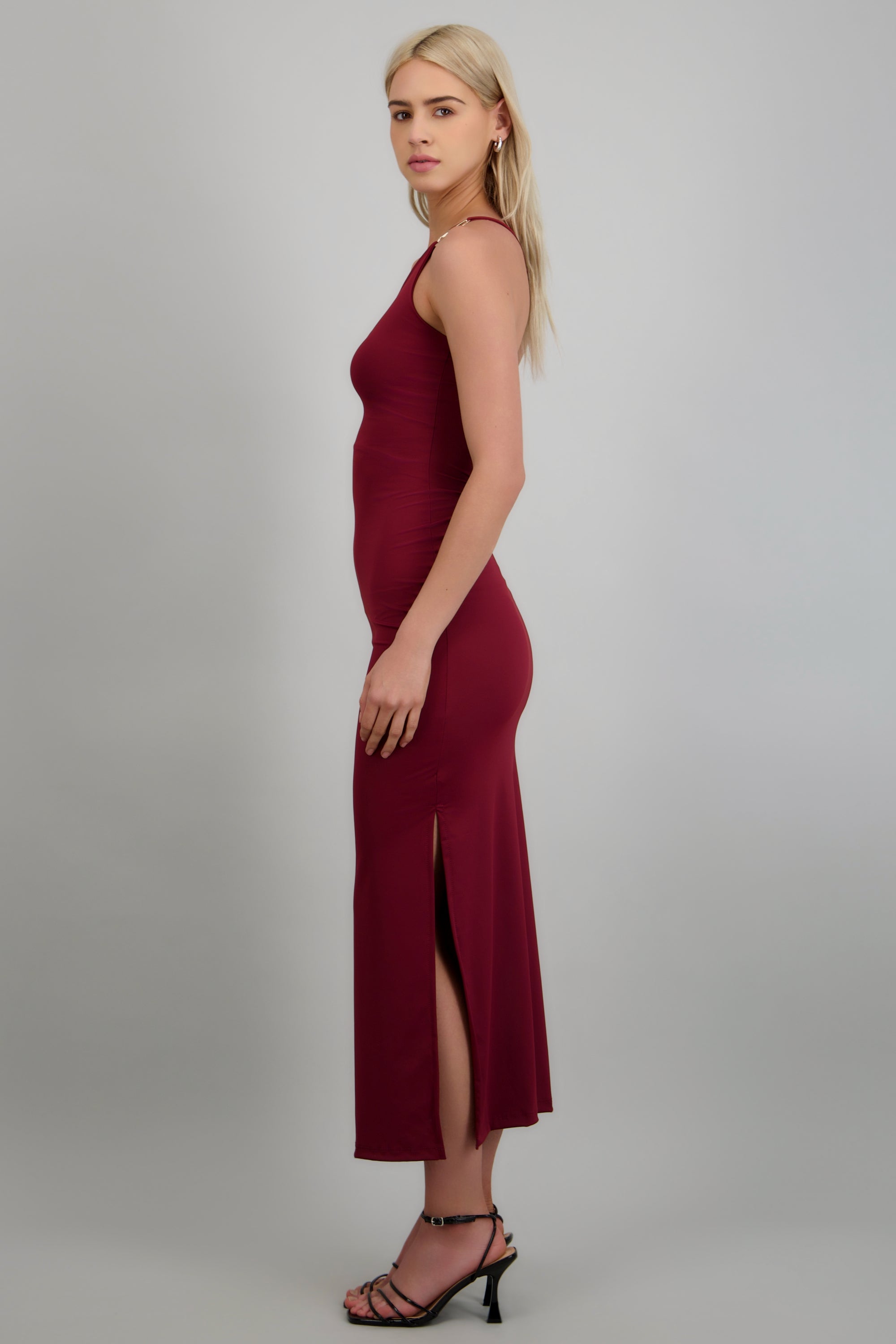 Vestido maxi asimétrico detalle argolla VINO