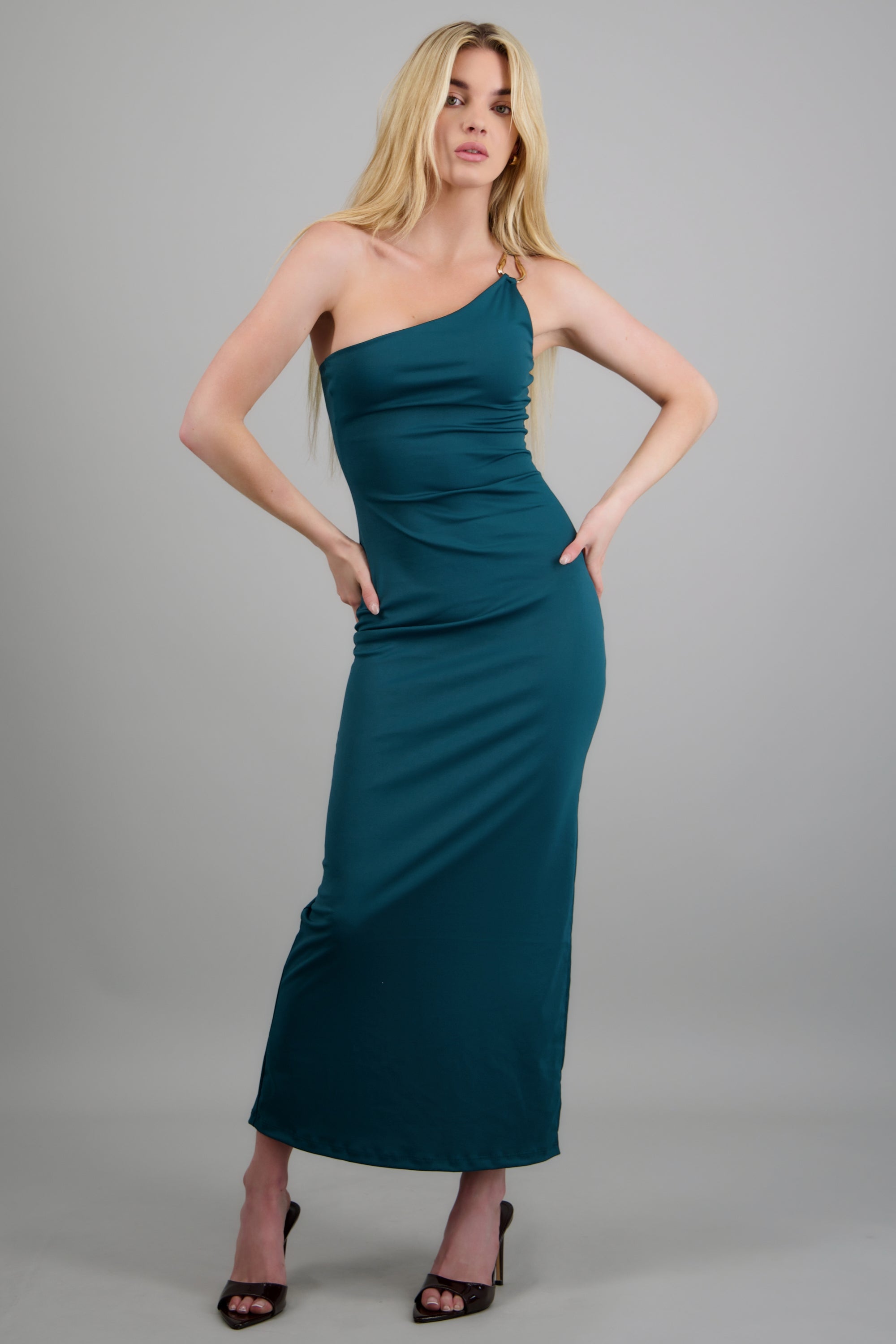 Vestido maxi asimétrico detalle argolla VERDE CAZADOR
