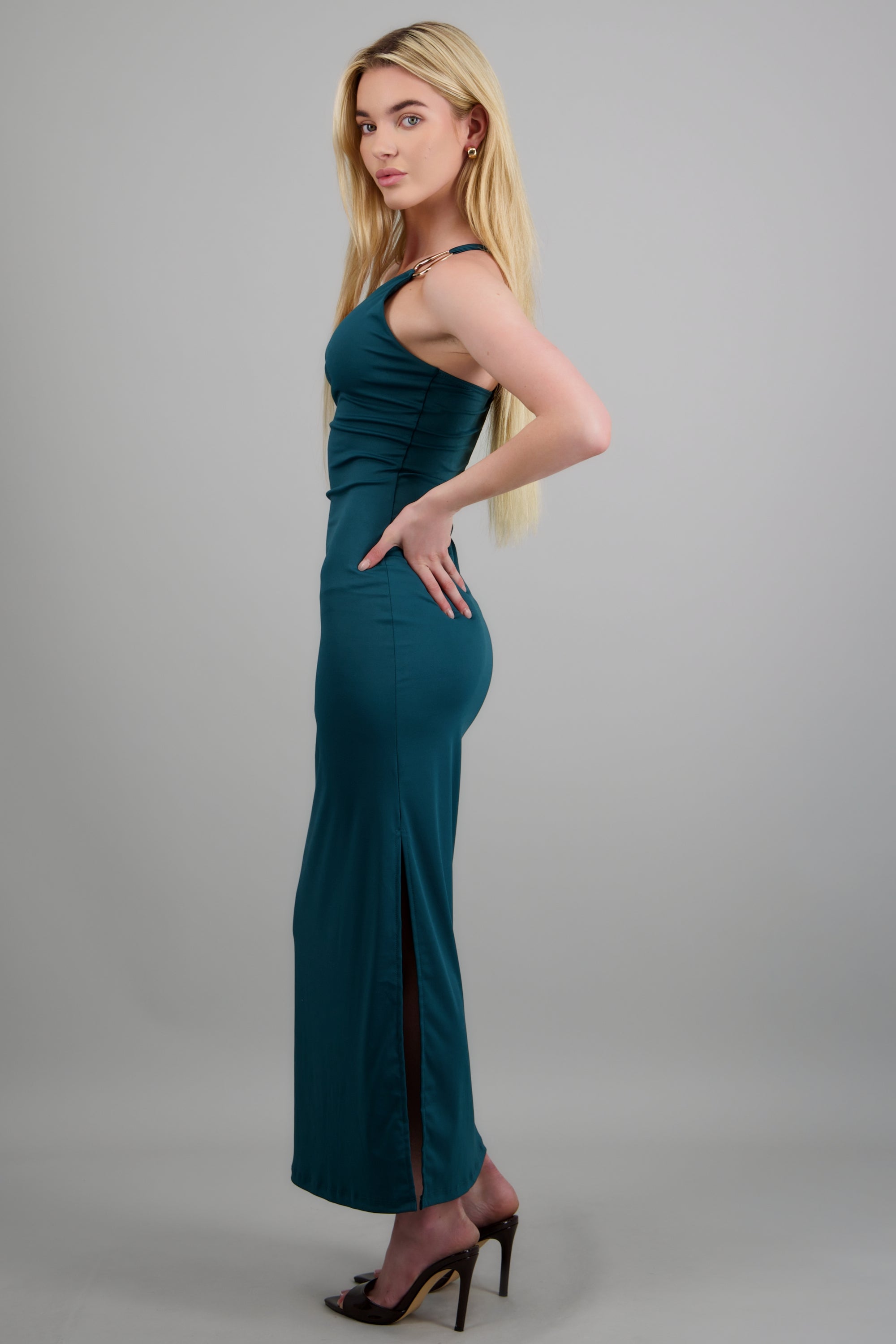 Vestido maxi asimétrico detalle argolla VERDE CAZADOR