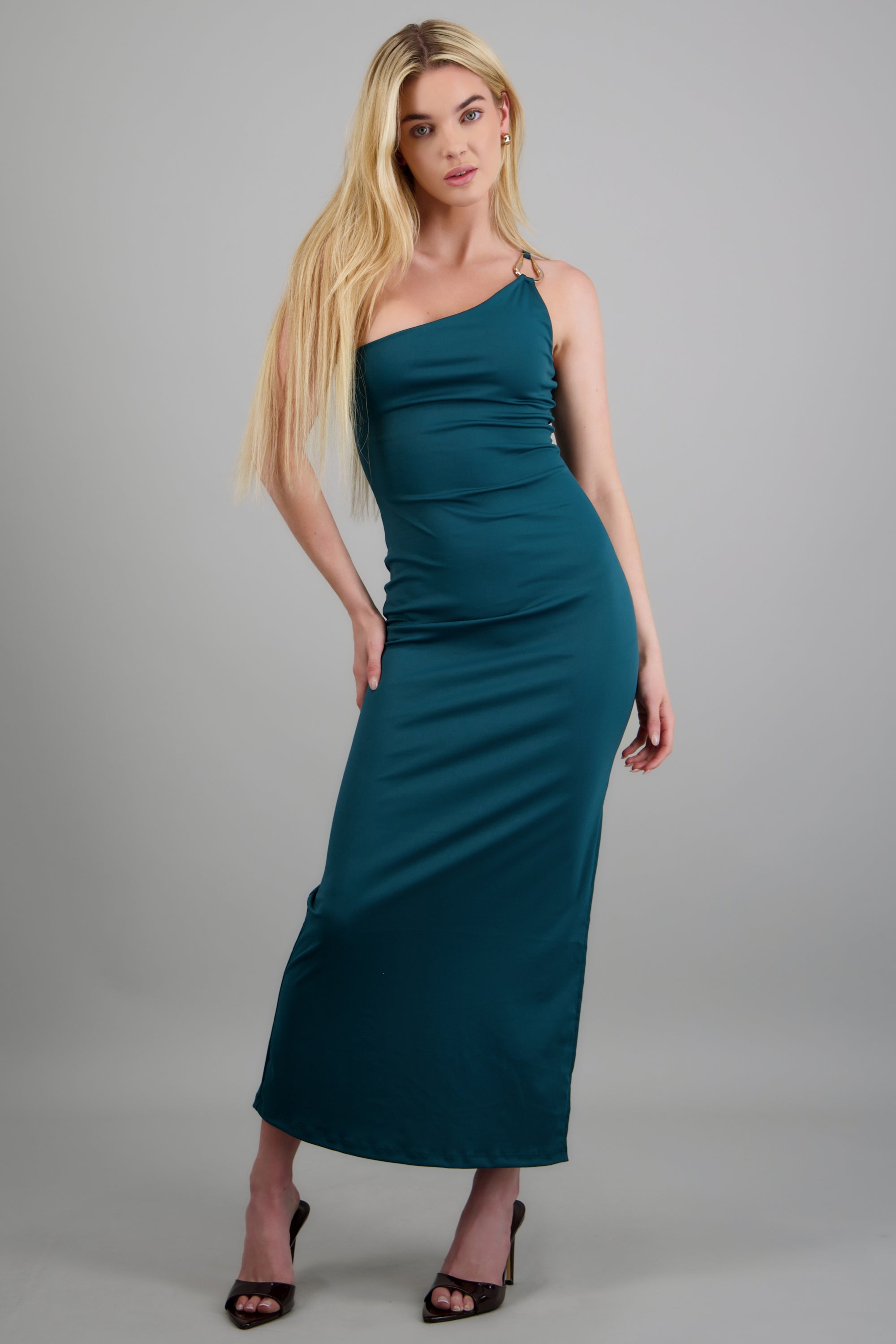Vestido maxi asimétrico detalle argolla VERDE CAZADOR