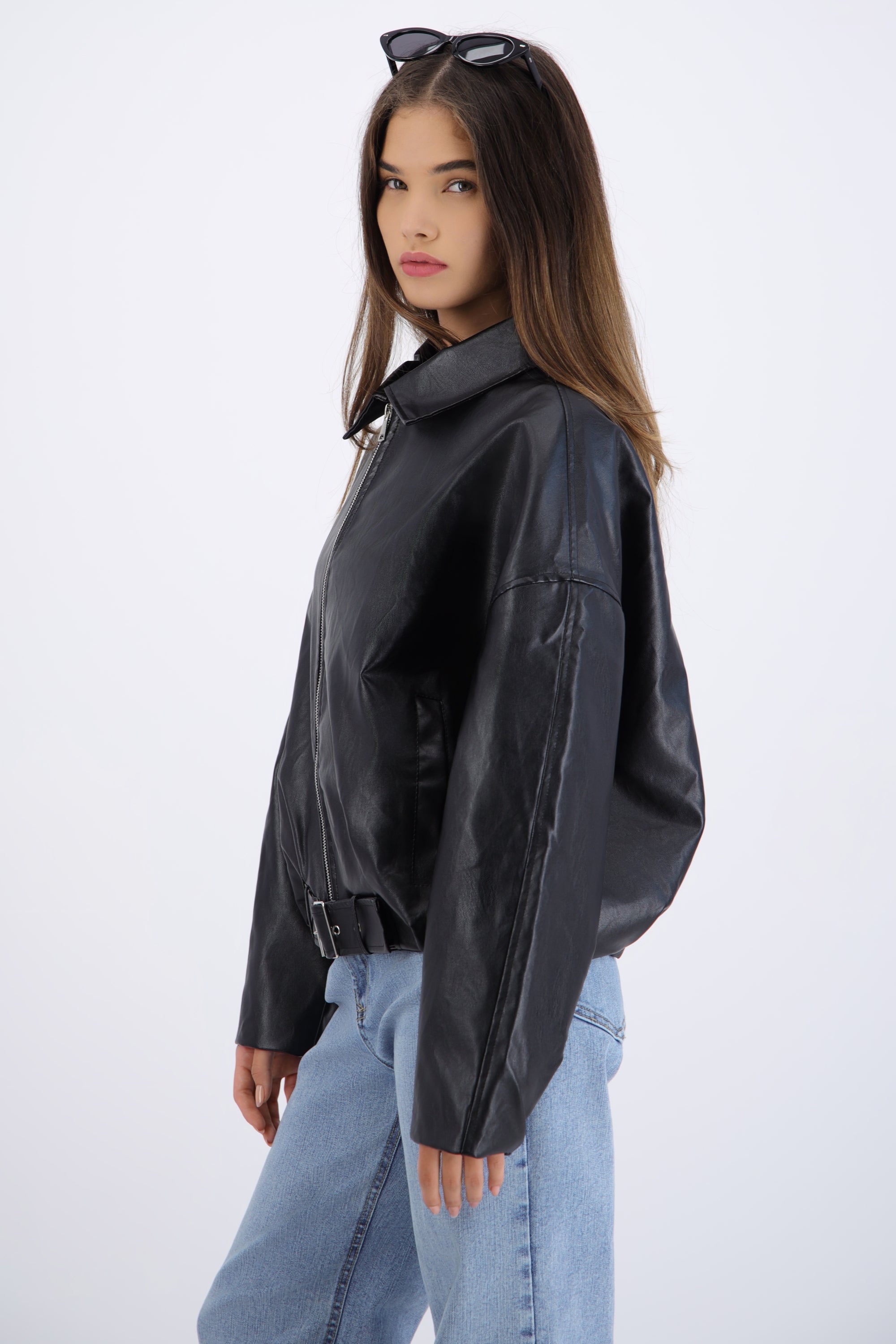 Chamarra pu detalle bomber con cinto