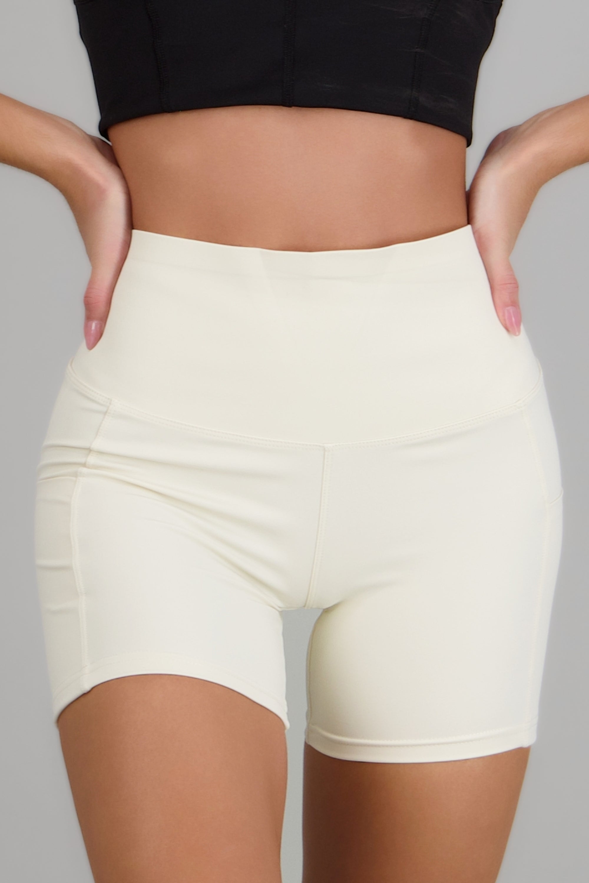 biker shorts deportivos CREMA